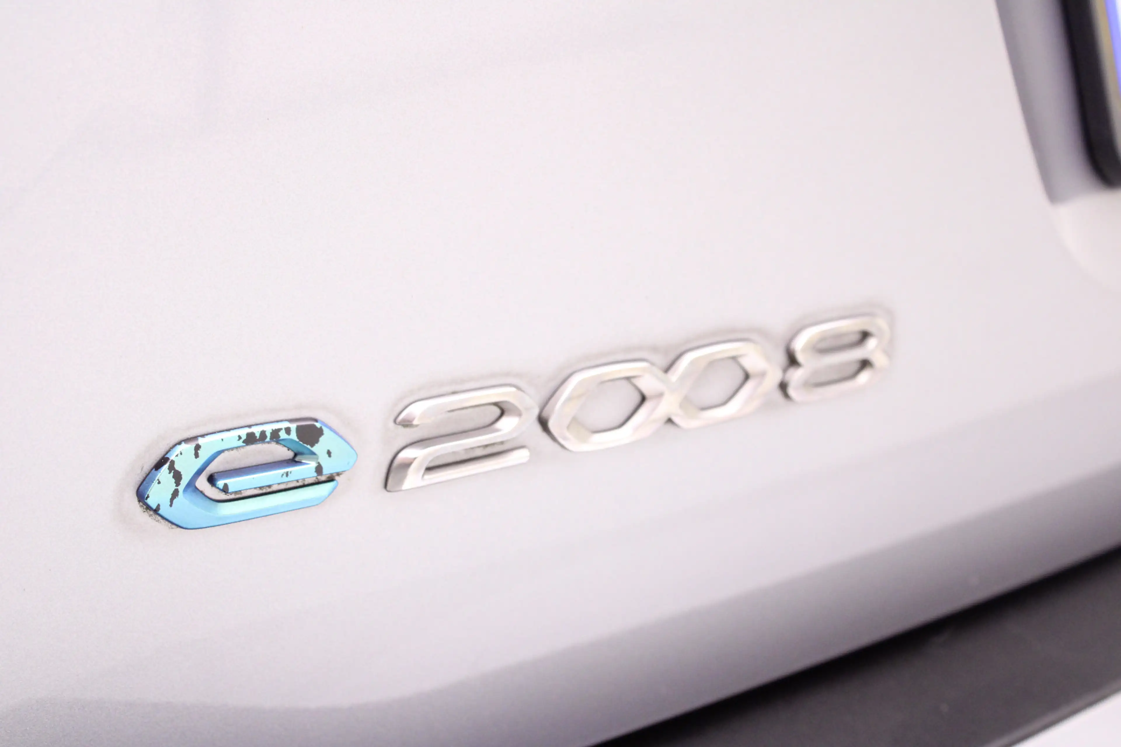 Peugeot e-2008 EV Active 50 kWh | Climate / Cruise / Carplay / Bl — photo 38