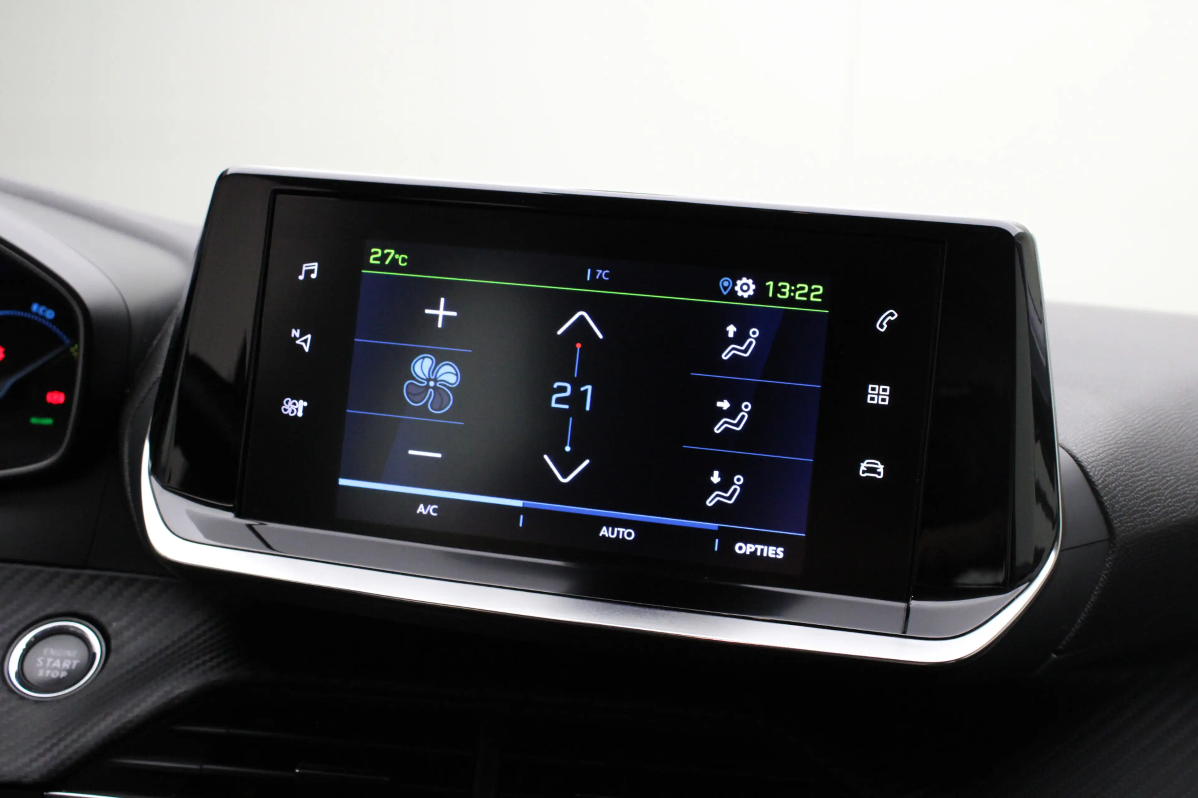 Peugeot e-2008 EV Active 50 kWh | Climate / Cruise / Carplay / Bl — photo 32