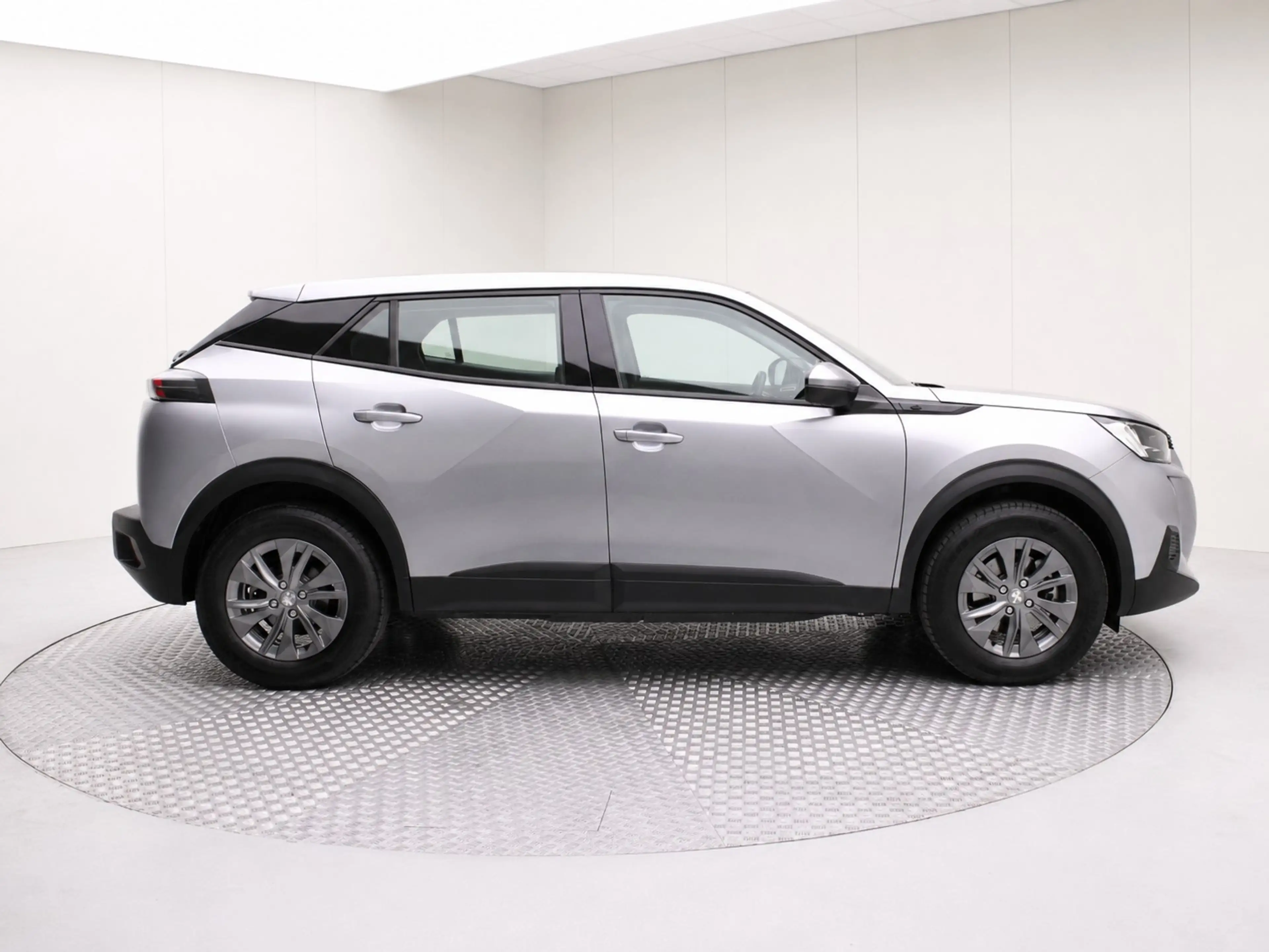 Peugeot e-2008 EV Active 50 kWh | Climate / Cruise / Carplay / Bl — photo 6