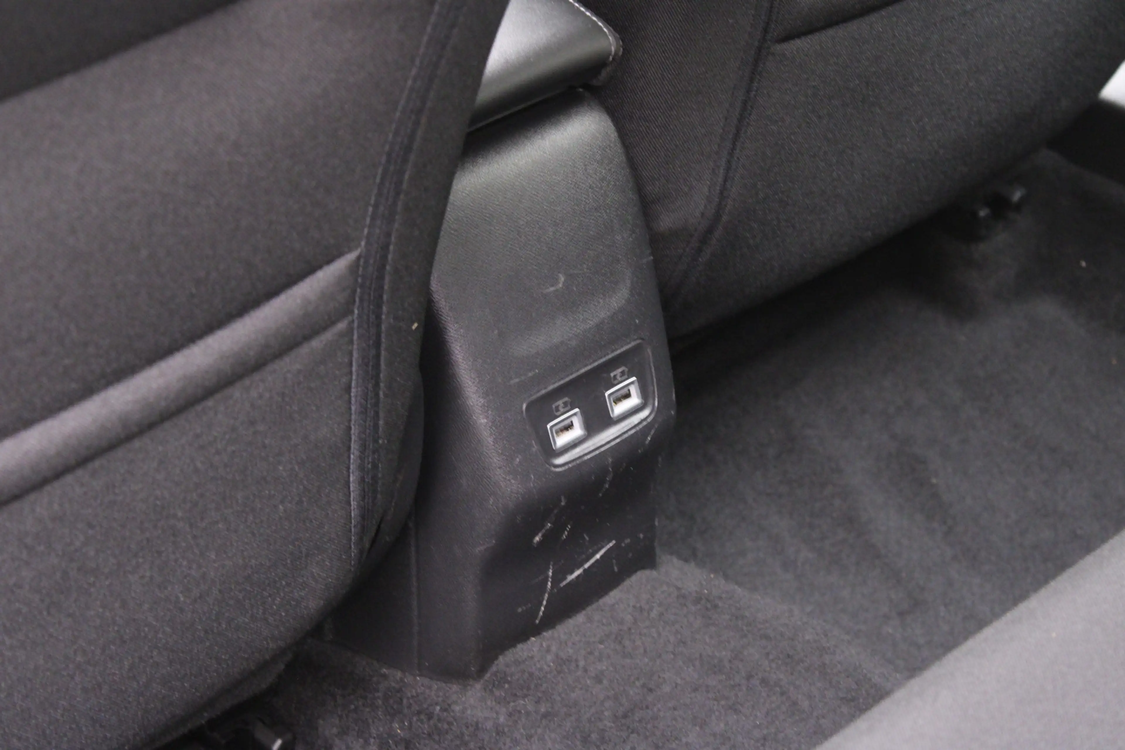 Peugeot e-2008 EV Active 50 kWh | Climate / Cruise / Carplay / Bl — photo 14