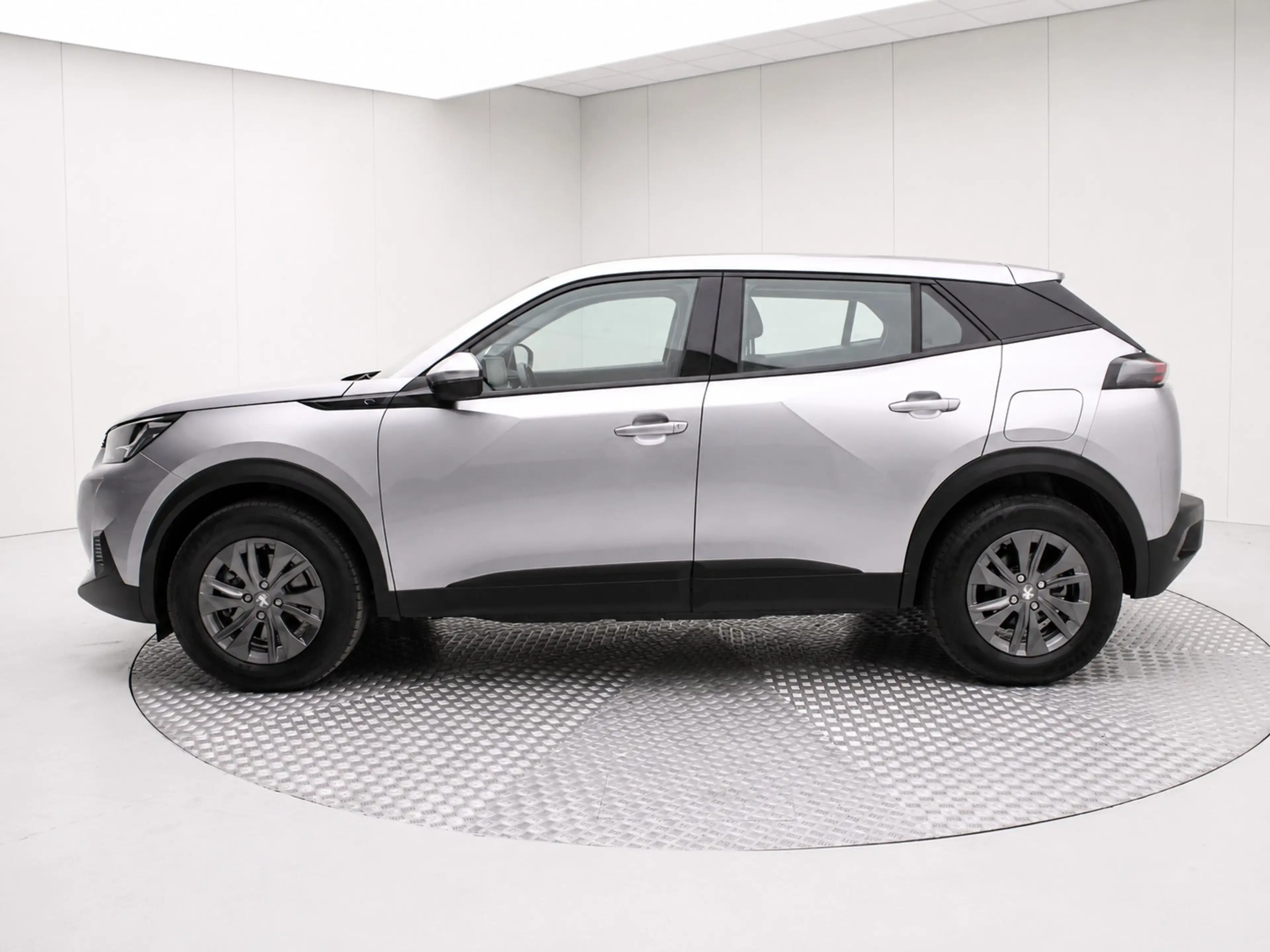 Peugeot e-2008 EV Active 50 kWh | Climate / Cruise / Carplay / Bl — photo 2