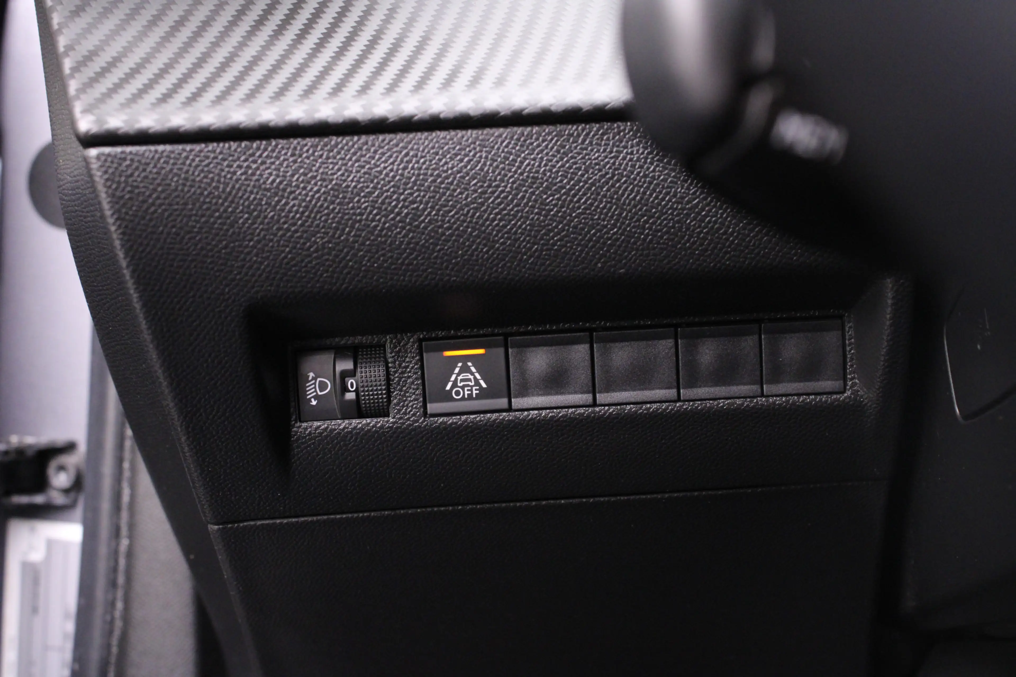 Peugeot e-2008 EV Active 50 kWh | Climate / Cruise / Carplay / Bl — photo 25