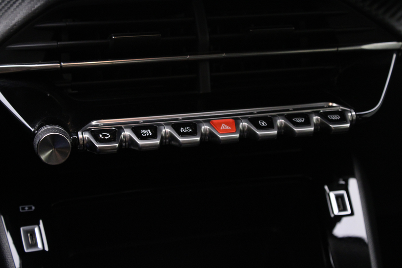 Peugeot e-2008 EV Active 50 kWh | Climate / Cruise / Carplay / Bl — photo 28
