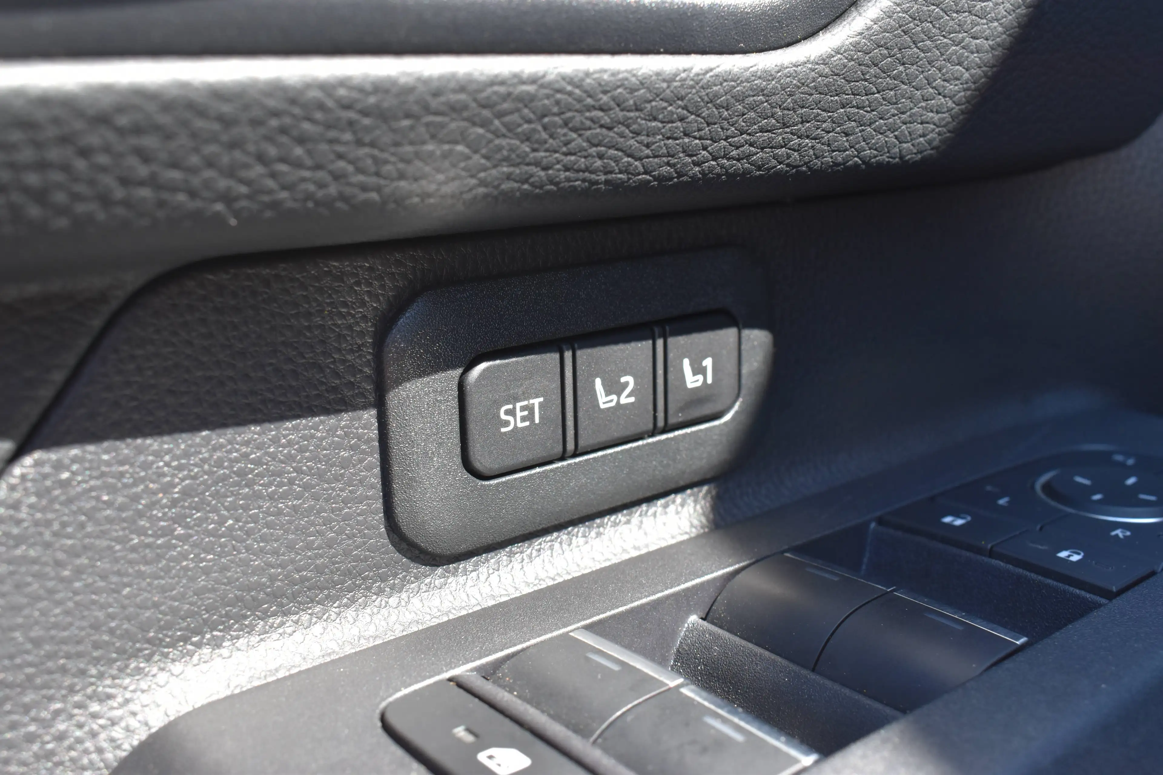 Toyota Land Cruiser First Edition *New Car* 966KM Pano - Toyota Relax — photo 6