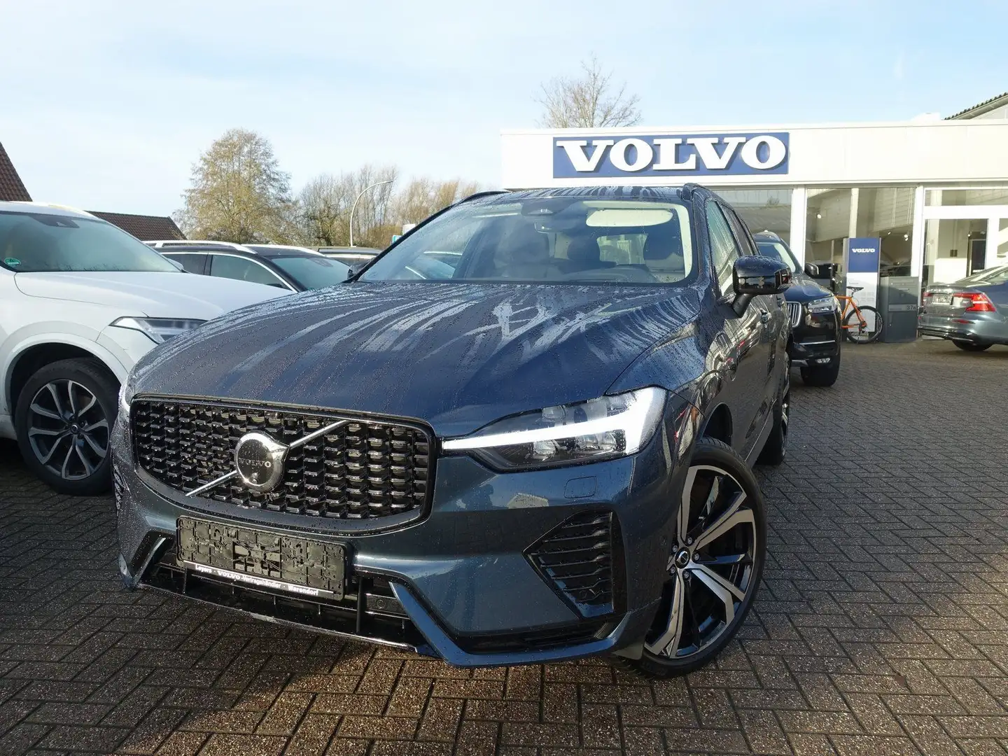 Volvo XC60 Ultra T8 AWD Plug-in/Massage/FourC/B&W/Pano Blau - 1