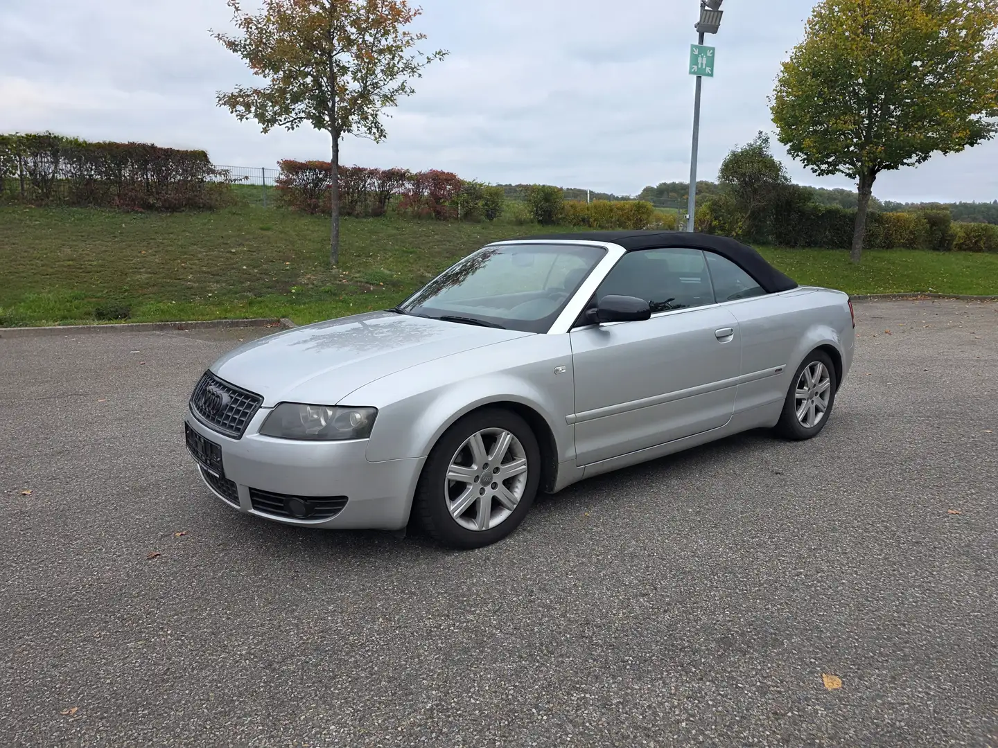 Audi A4 1.8 T Cabrio (Dach geht nicht) Vollleder TÜV 27 Grau - 1