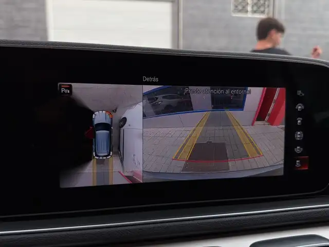 Mercedes-Benz Gle view 11