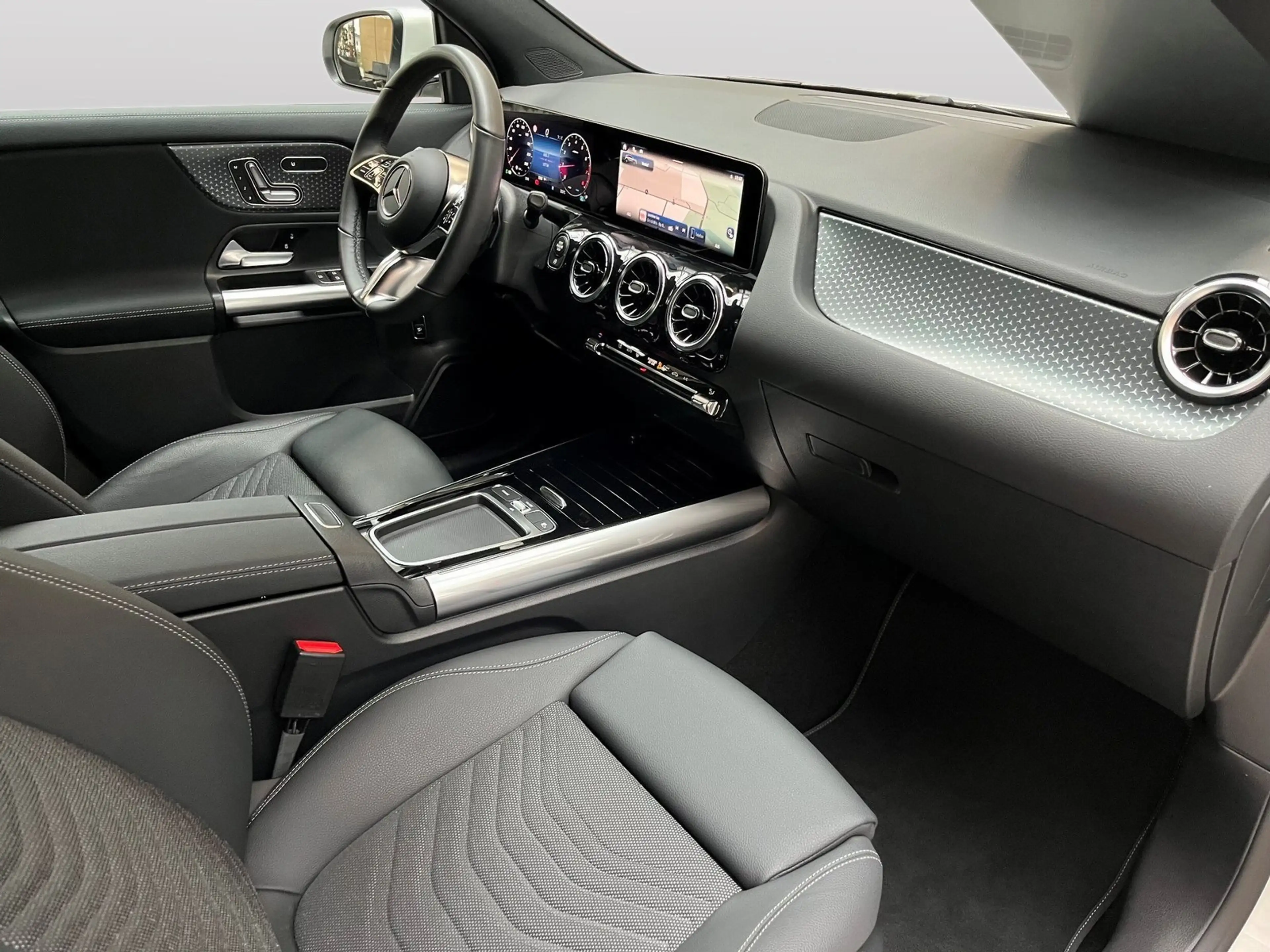 Mercedes-Benz GLA 200 Progressive Line Advanced — photo 14