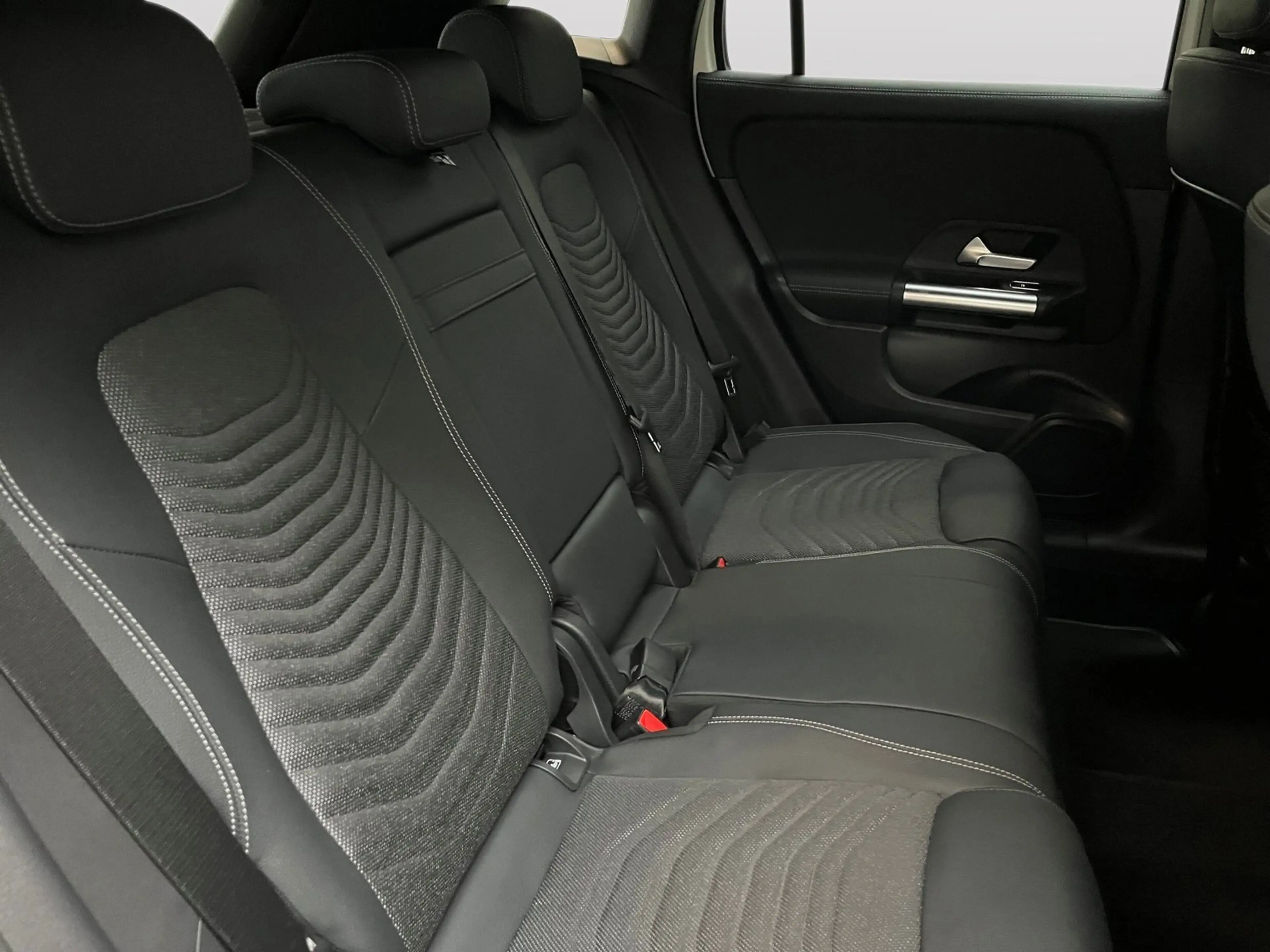 Mercedes-Benz GLA 200 Progressive Line Advanced — photo 15