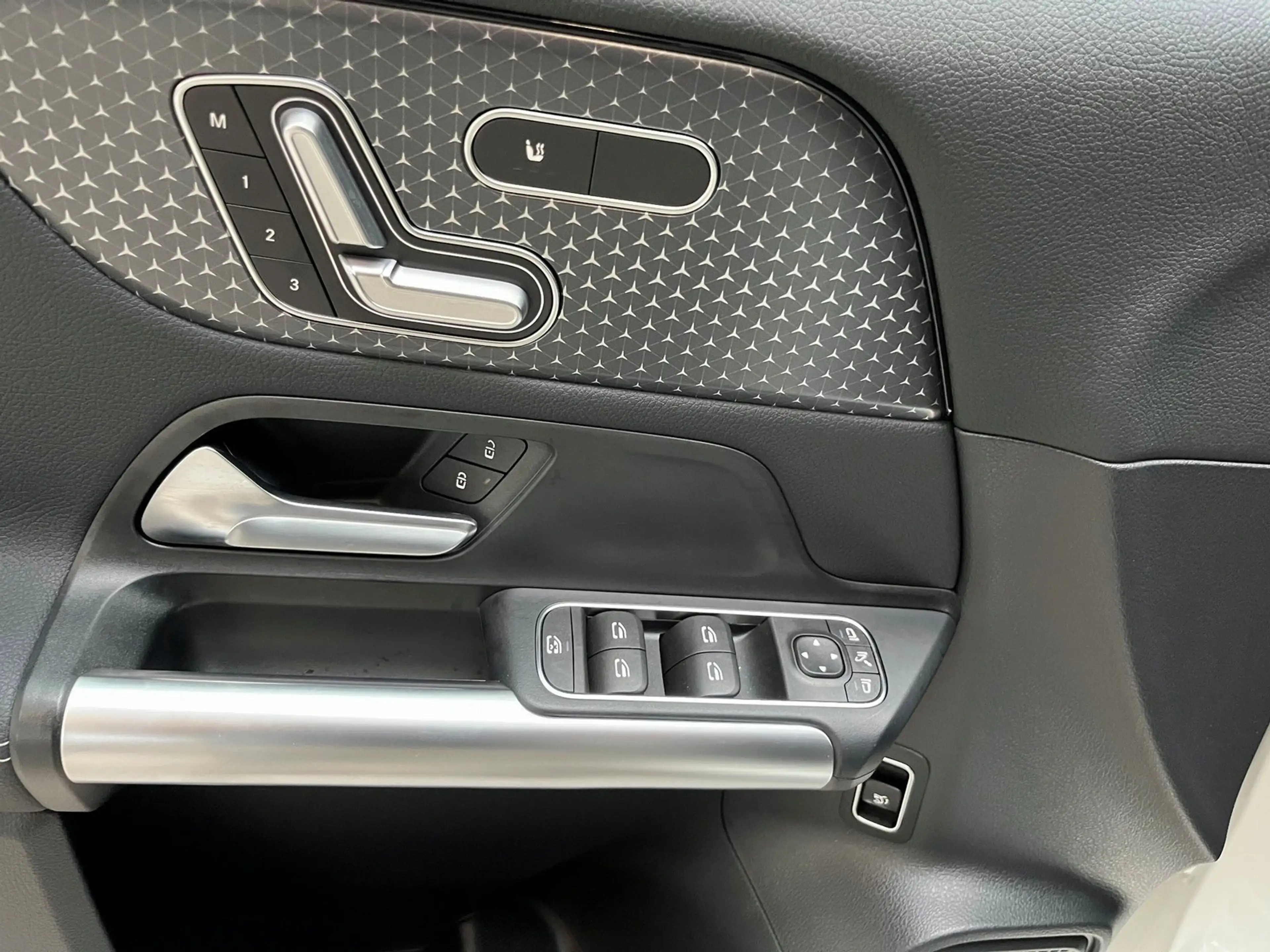 Mercedes-Benz GLA 200 Progressive Line Advanced — photo 13