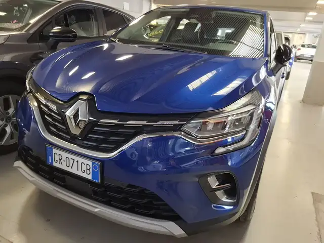 Renault Captur view 3