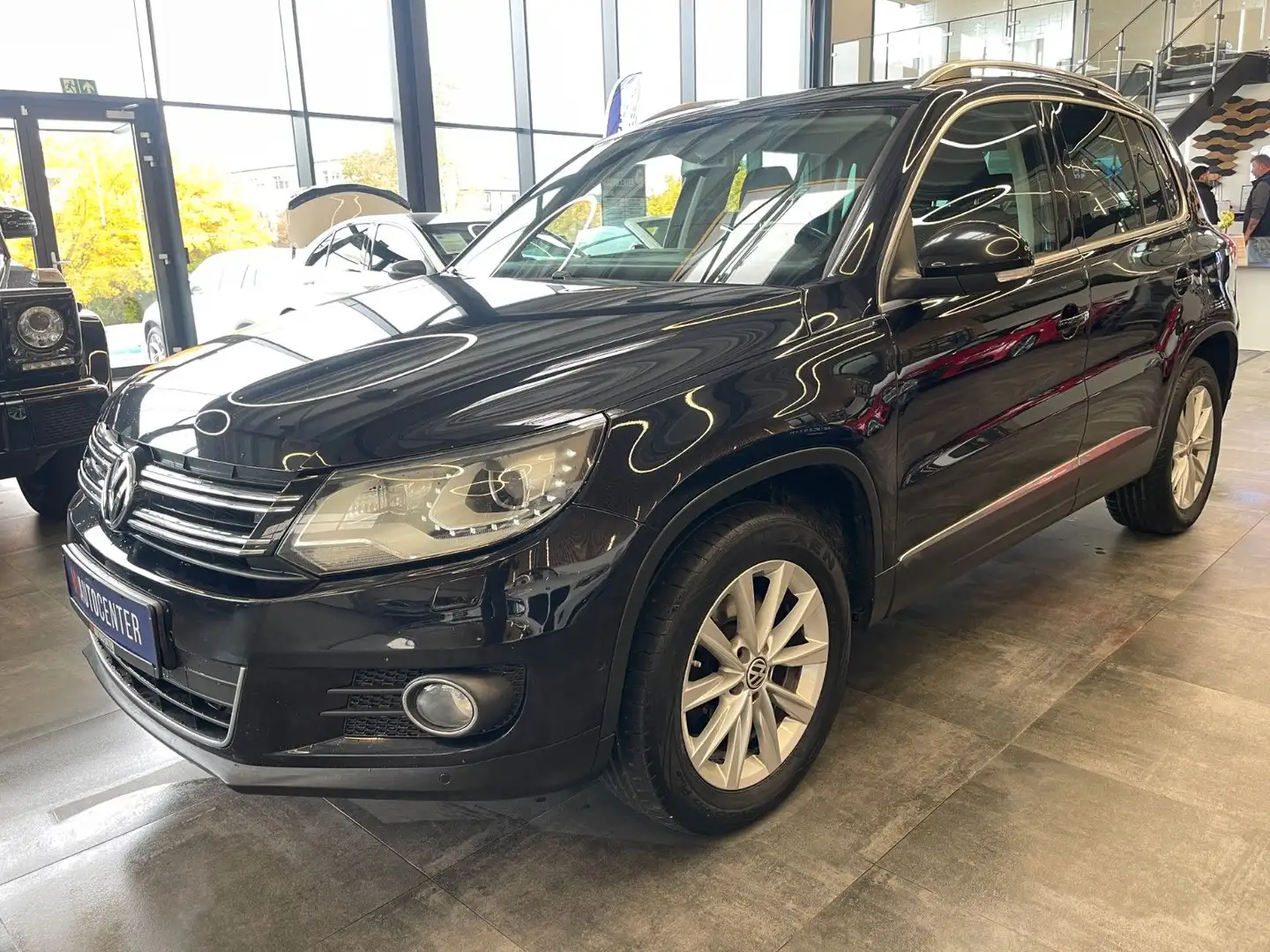 Volkswagen Tiguan Sport & Style 4Motion*Klima*Navi*Panorama Schwarz - 2
