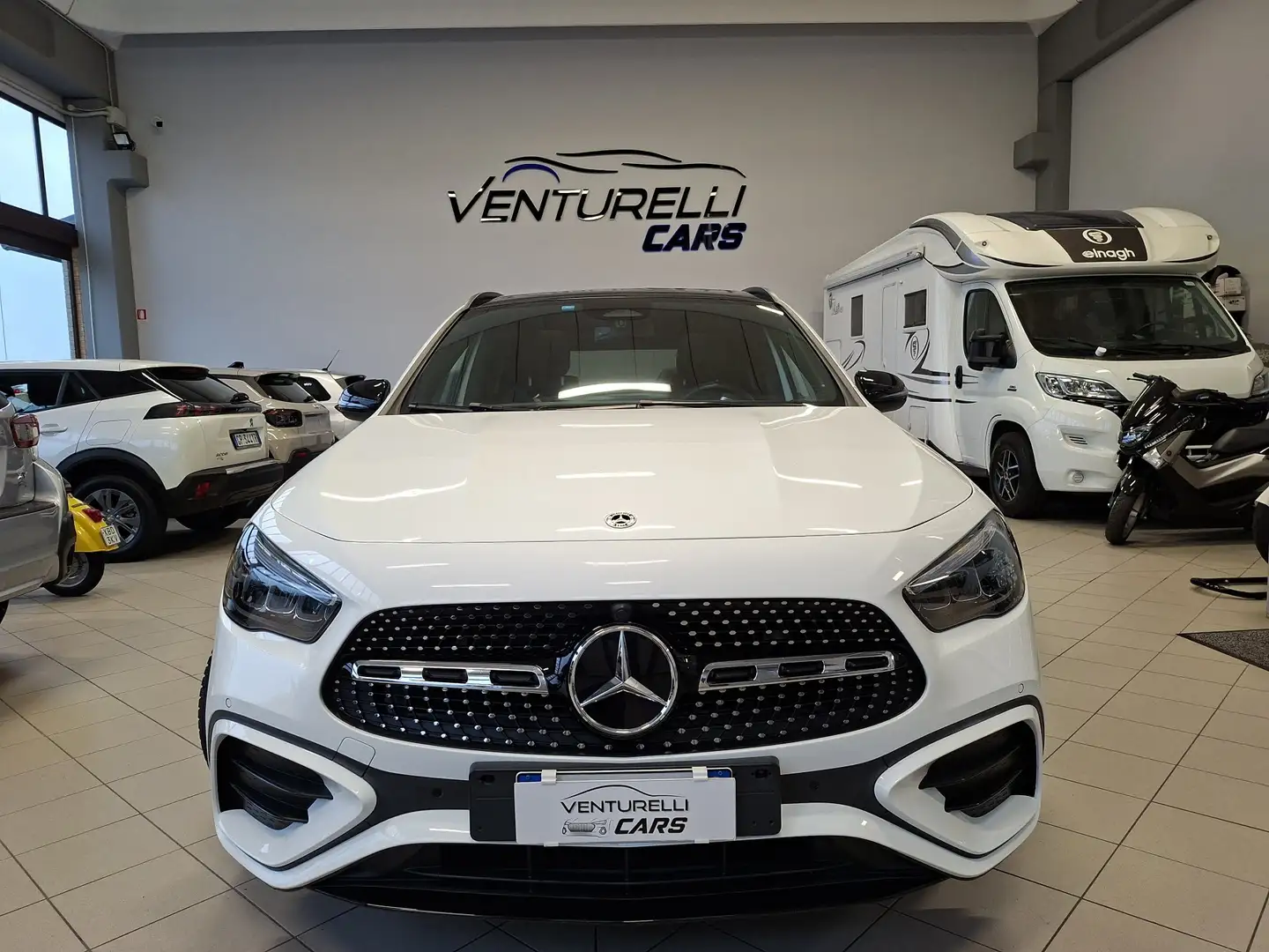 Mercedes-Benz GLA 200 GLA-H247 2023 d AMG Line Premium 4matic auto TETTO Blanc - 2