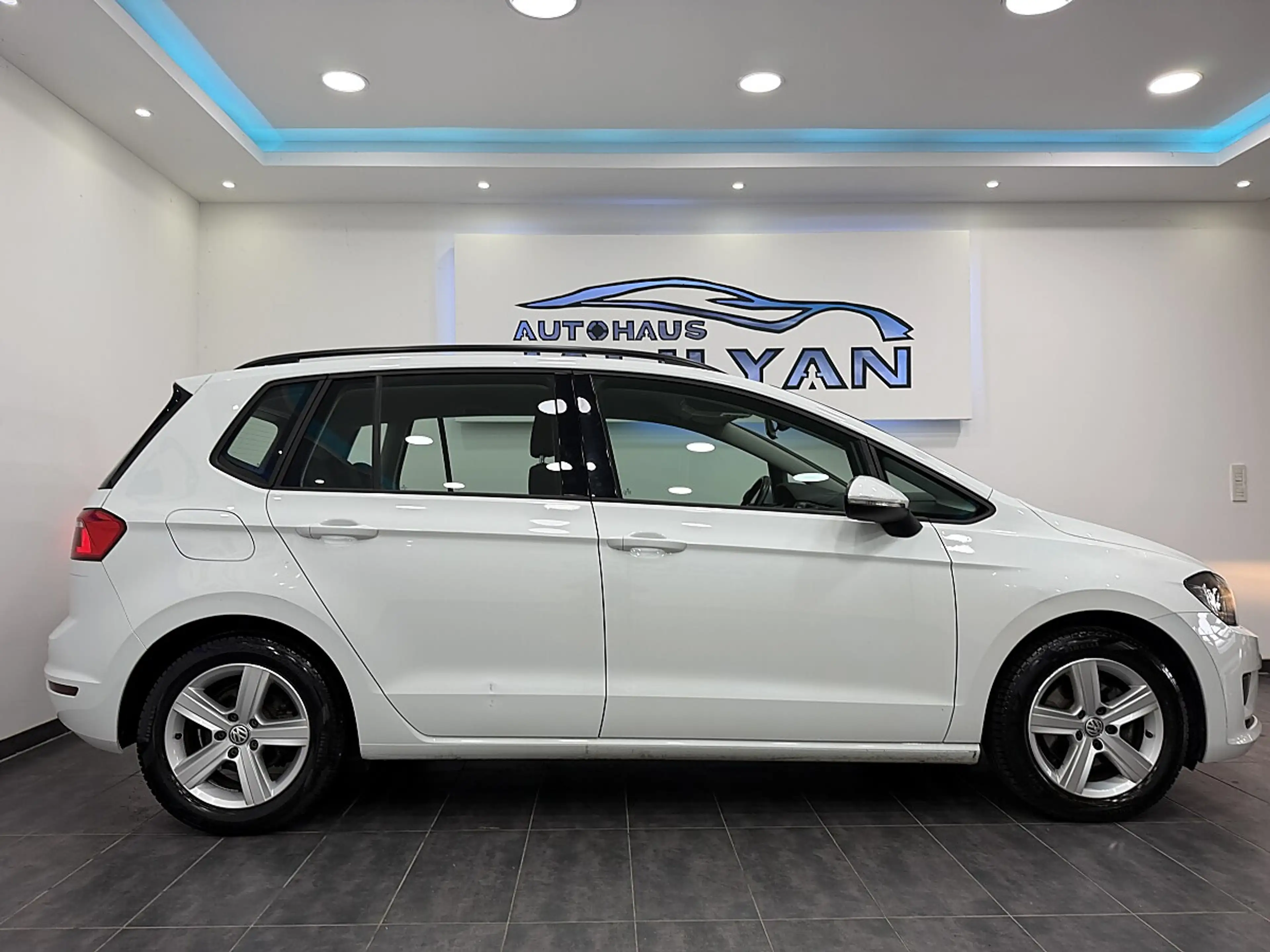 Volkswagen Golf Sportsvan Rabbit 2,0 BMT TDI DSG Rückfahrkamera — photo 9