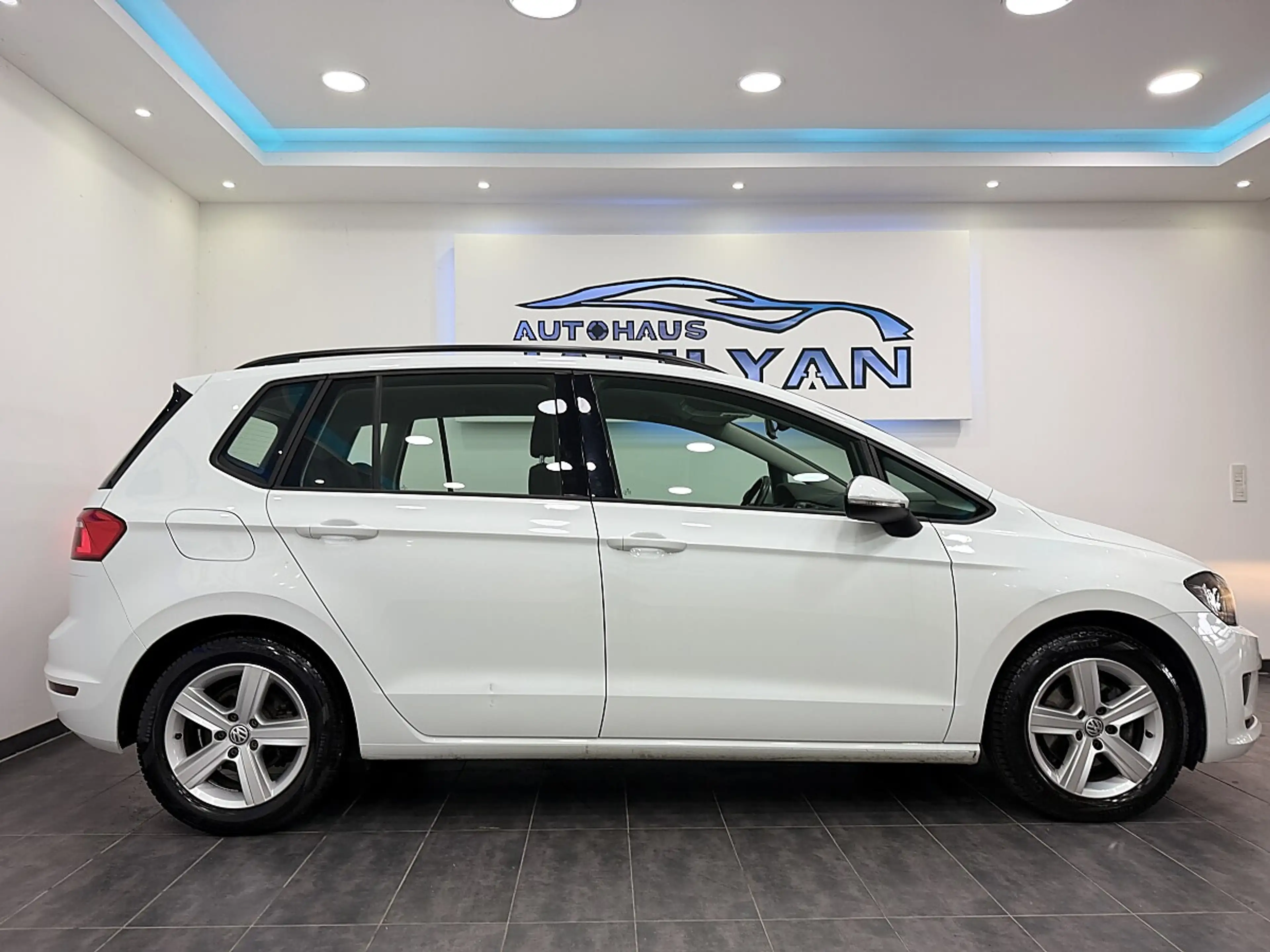 Volkswagen Golf Sportsvan Rabbit 2,0 BMT TDI DSG Rückfahrkamera — photo 11