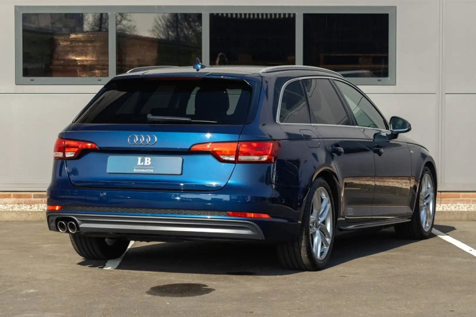 Audi A4 Avant, 2.0 TDI, S-line Blauw - 2