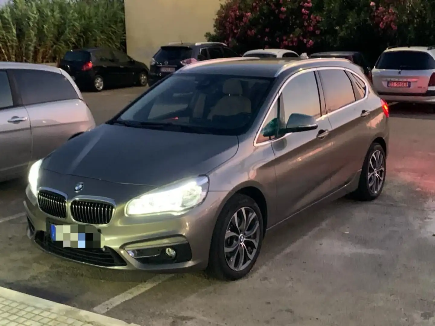 BMW 220 220d Active Tourer xdrive Luxury auto Beżowy - 1