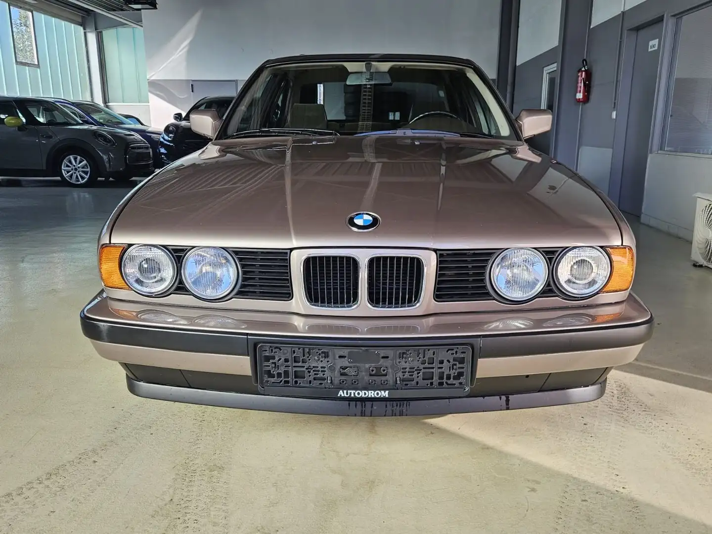 BMW 520 i Lim. 1.Hand +original 20.165km+Sammlerzust. Beige - 2