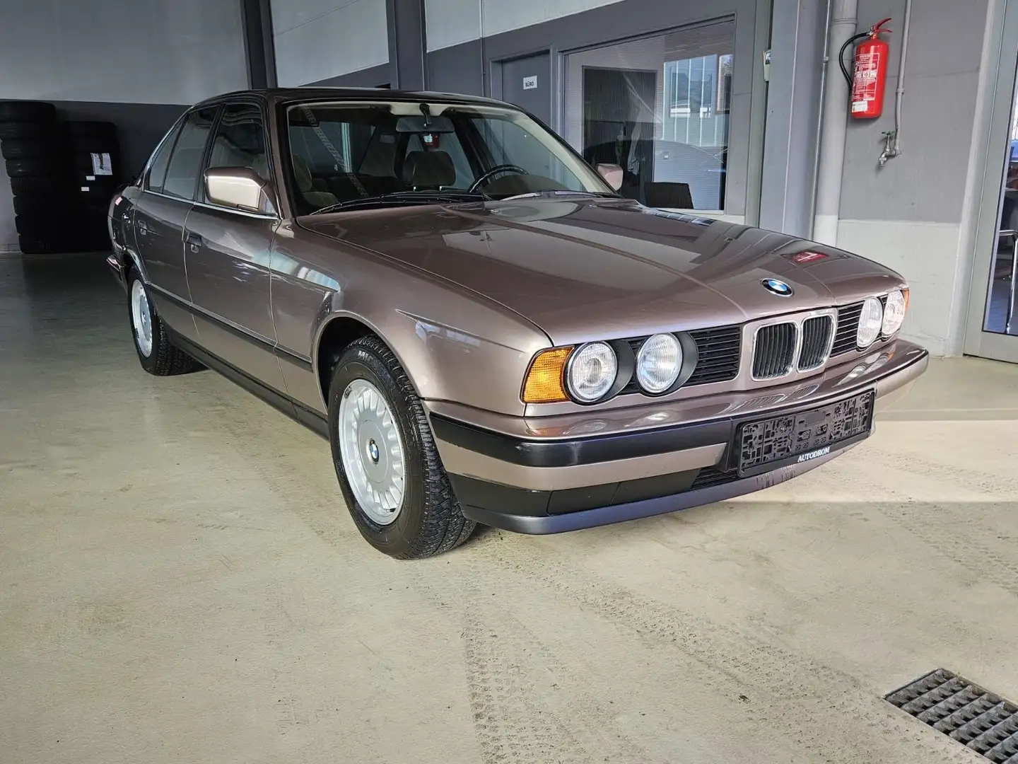 BMW 520 i Lim. 1.Hand +original 20.165km+Sammlerzust. Beige - 1