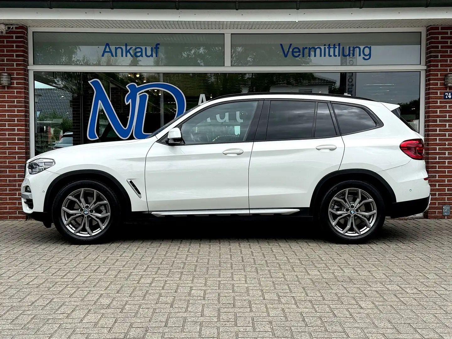 BMW X3 20d xD xLine LED HeadUp Navi 360° AHK Leder Blanc - 2