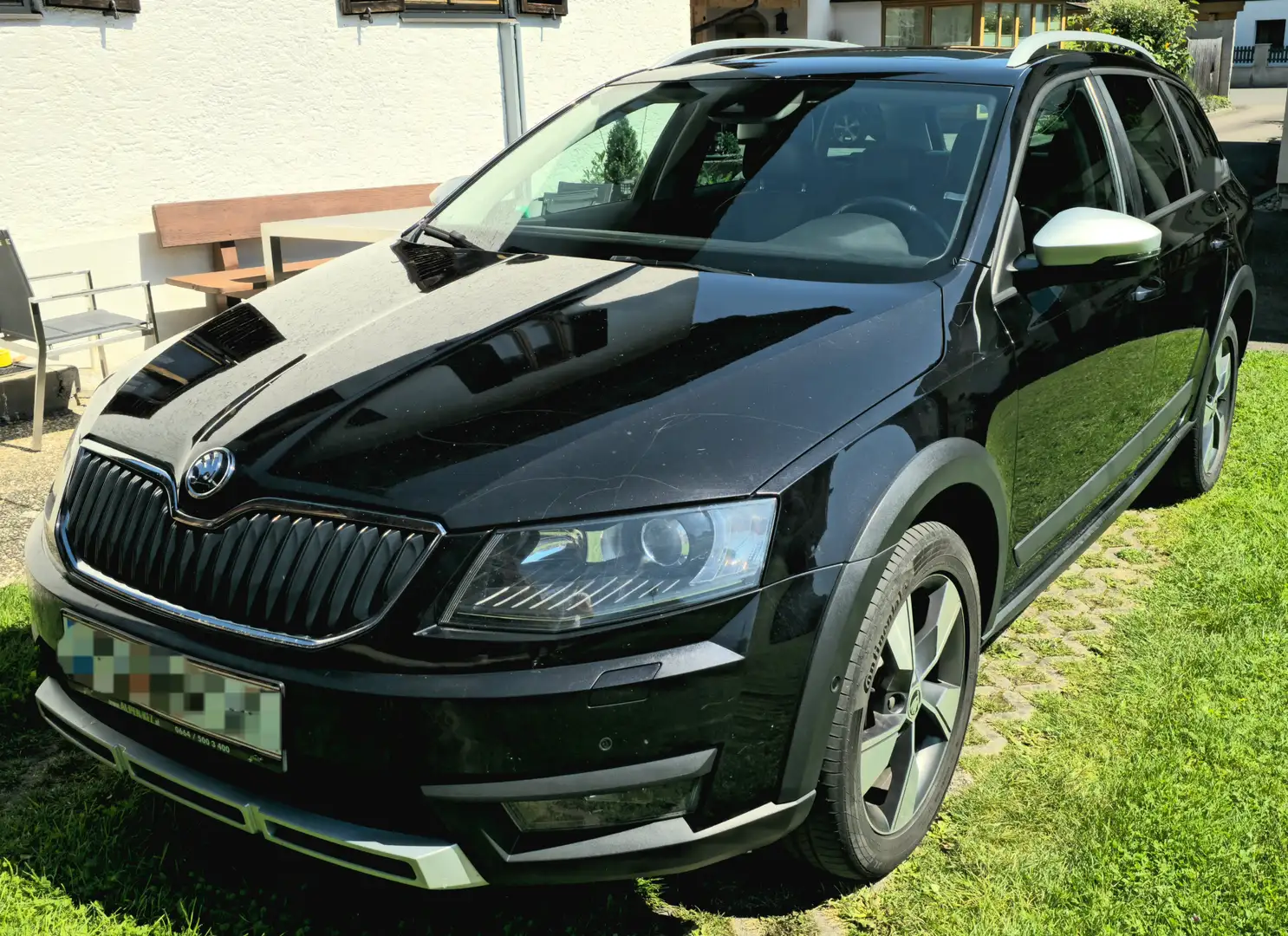 Skoda Octavia Octavia Combi 2,0 TDI 4x4 Scout DSG Scout Černá - 1