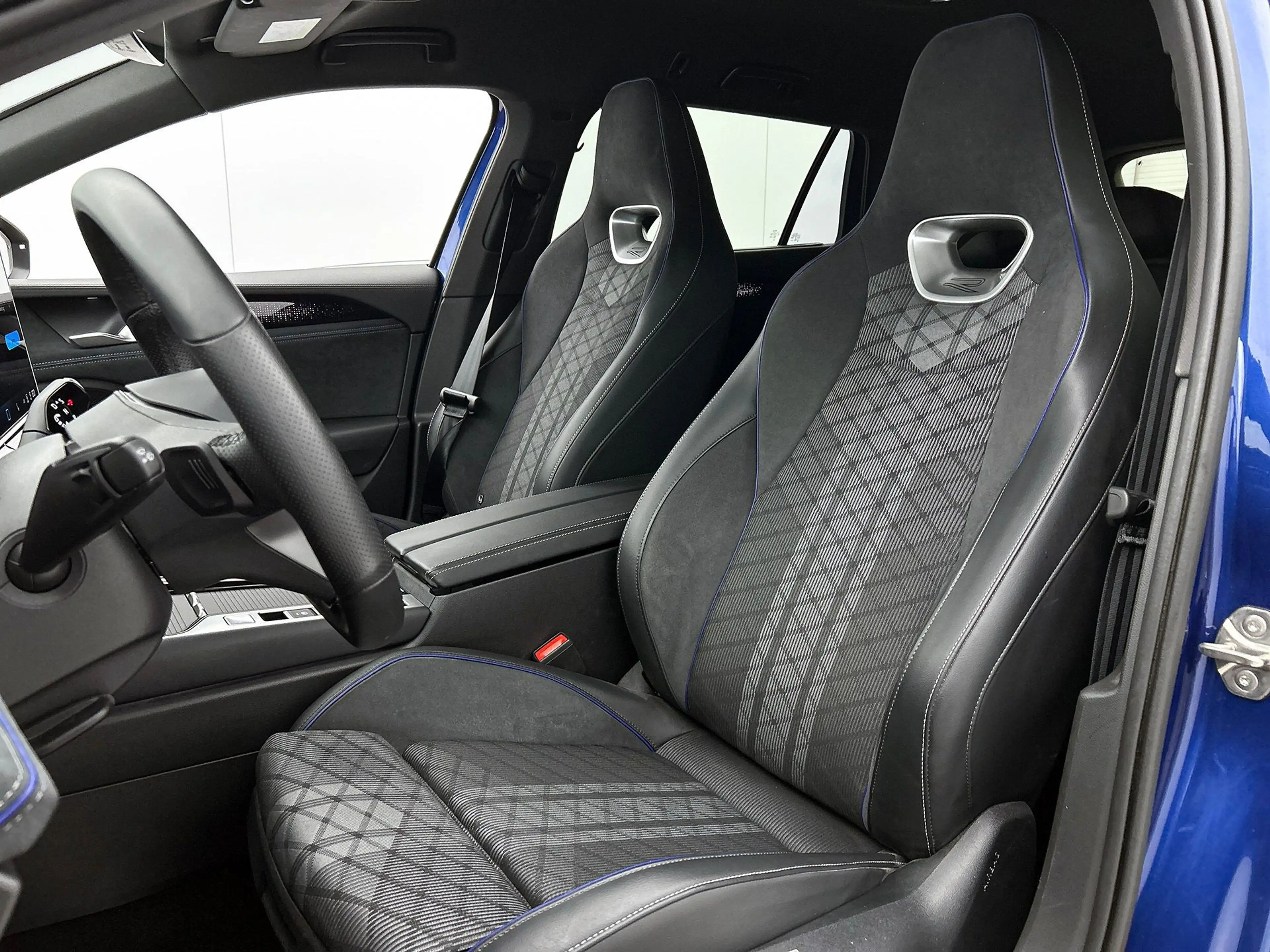 Volkswagen Passat Variant 1.5 eHybrid R-Line Edition | Camera | HeadUp Displ — photo 14