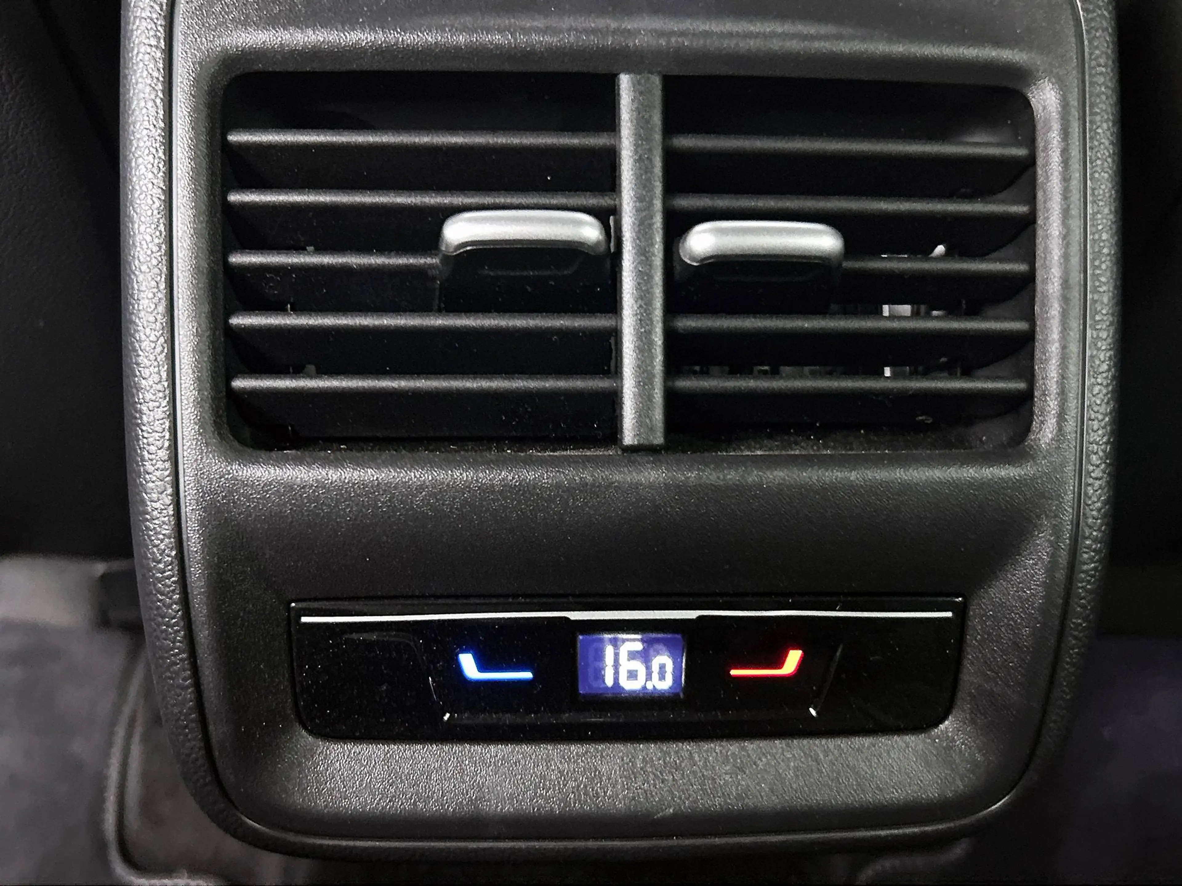Volkswagen Passat Variant 1.5 eHybrid R-Line Edition | Camera | HeadUp Displ — photo 30