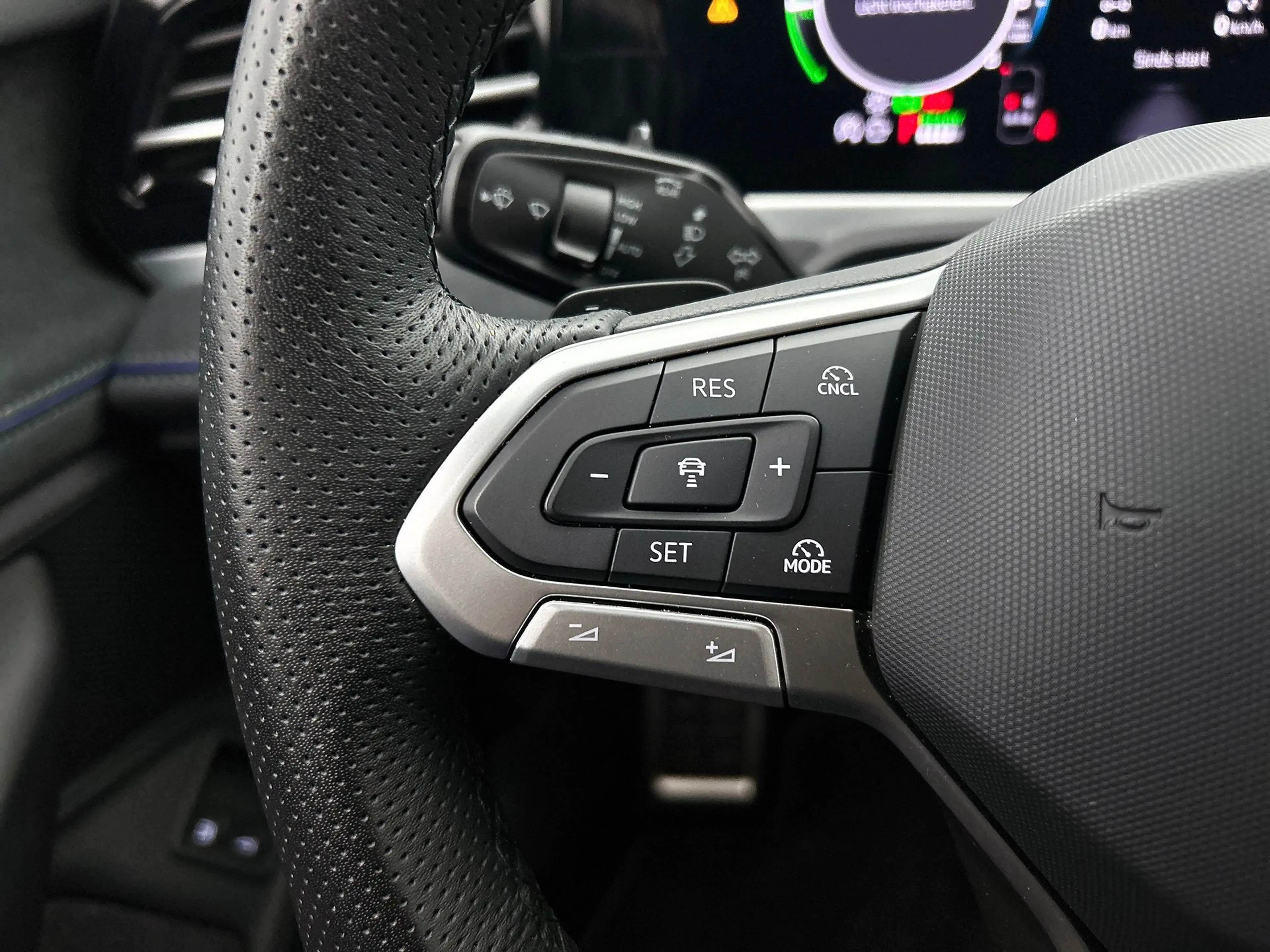 Volkswagen Passat Variant 1.5 eHybrid R-Line Edition | Camera | HeadUp Displ — photo 17