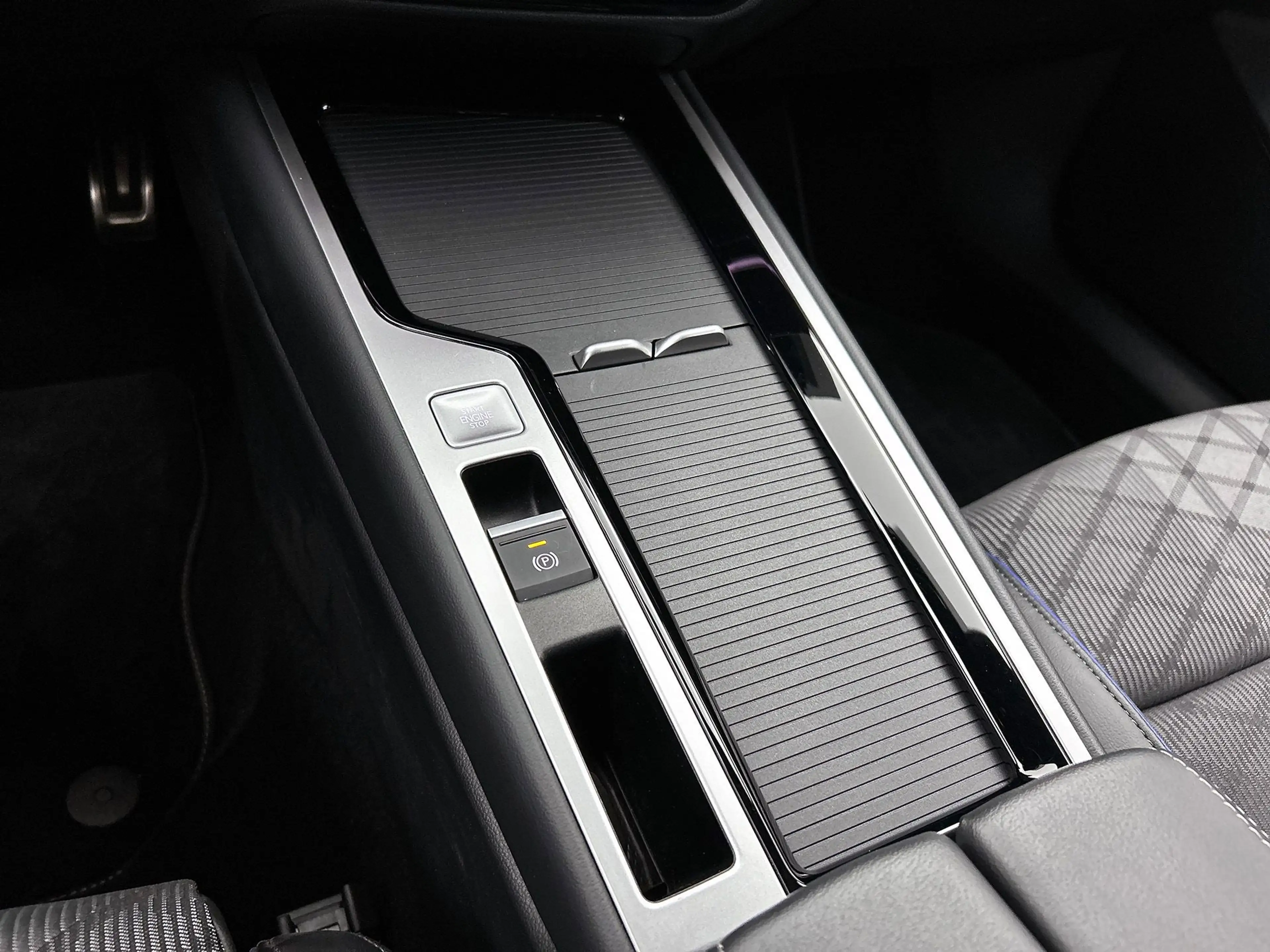 Volkswagen Passat Variant 1.5 eHybrid R-Line Edition | Camera | HeadUp Displ — photo 33