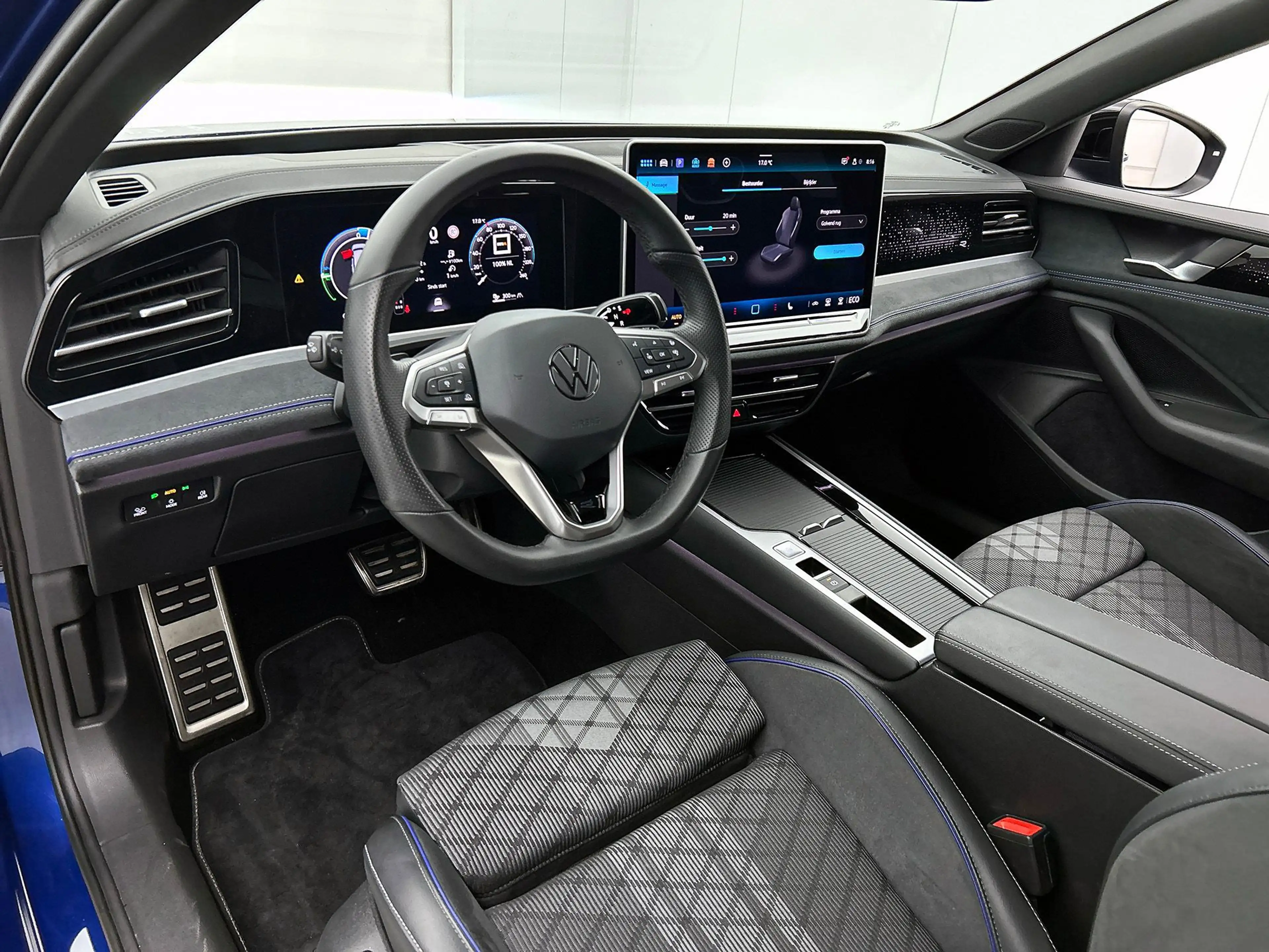 Volkswagen Passat Variant 1.5 eHybrid R-Line Edition | Camera | HeadUp Displ — photo 13