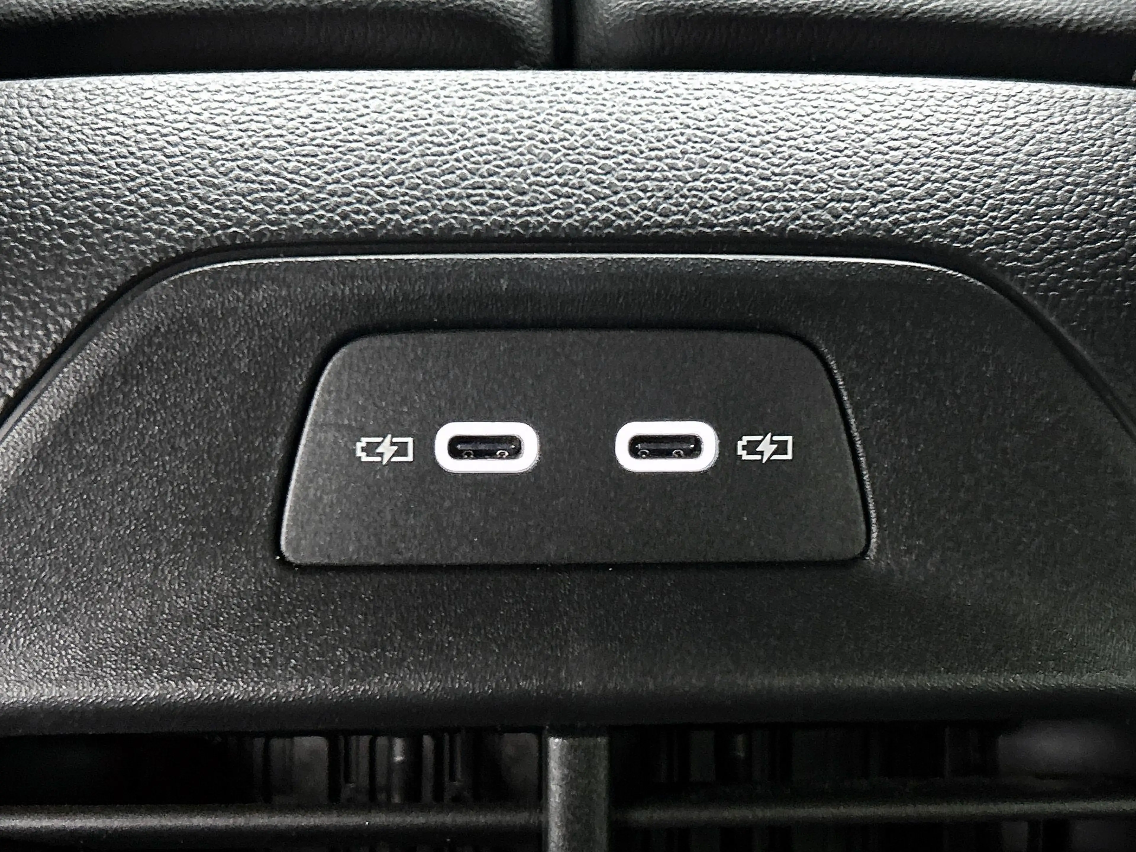 Volkswagen Passat Variant 1.5 eHybrid R-Line Edition | Camera | HeadUp Displ — photo 28