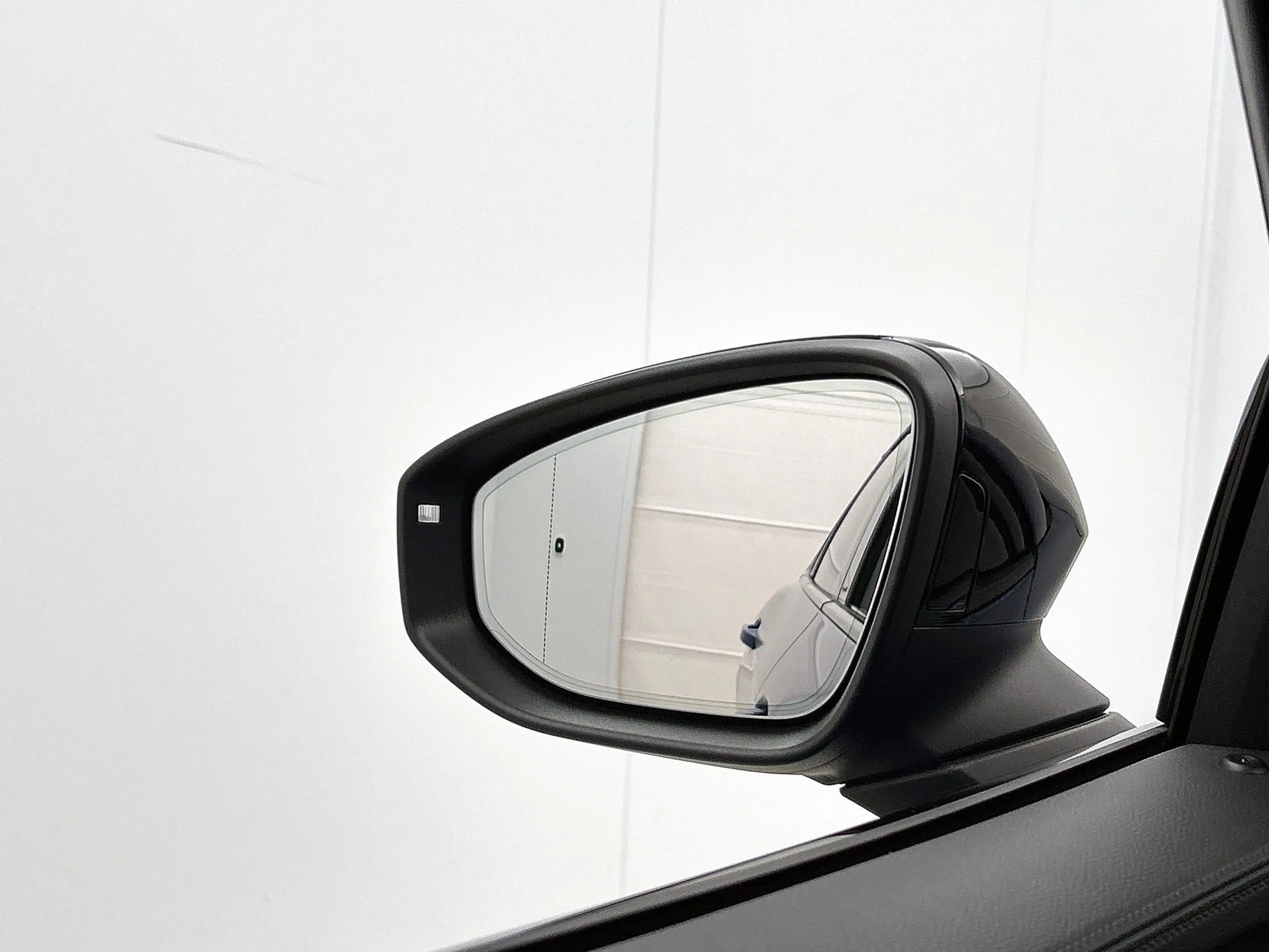 Volkswagen Passat Variant 1.5 eHybrid R-Line Edition | Camera | HeadUp Displ — photo 26