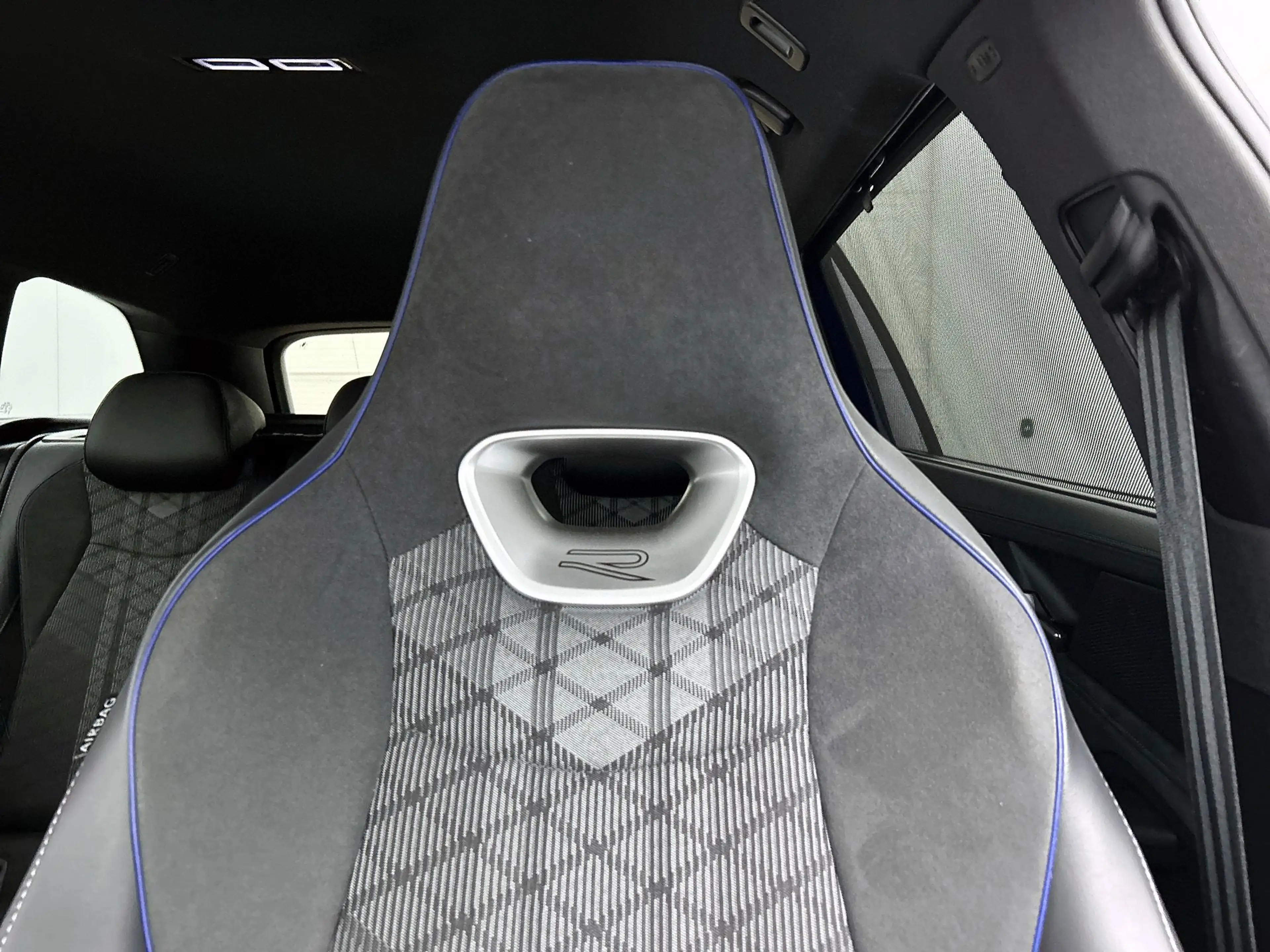 Volkswagen Passat Variant 1.5 eHybrid R-Line Edition | Camera | HeadUp Displ — photo 22