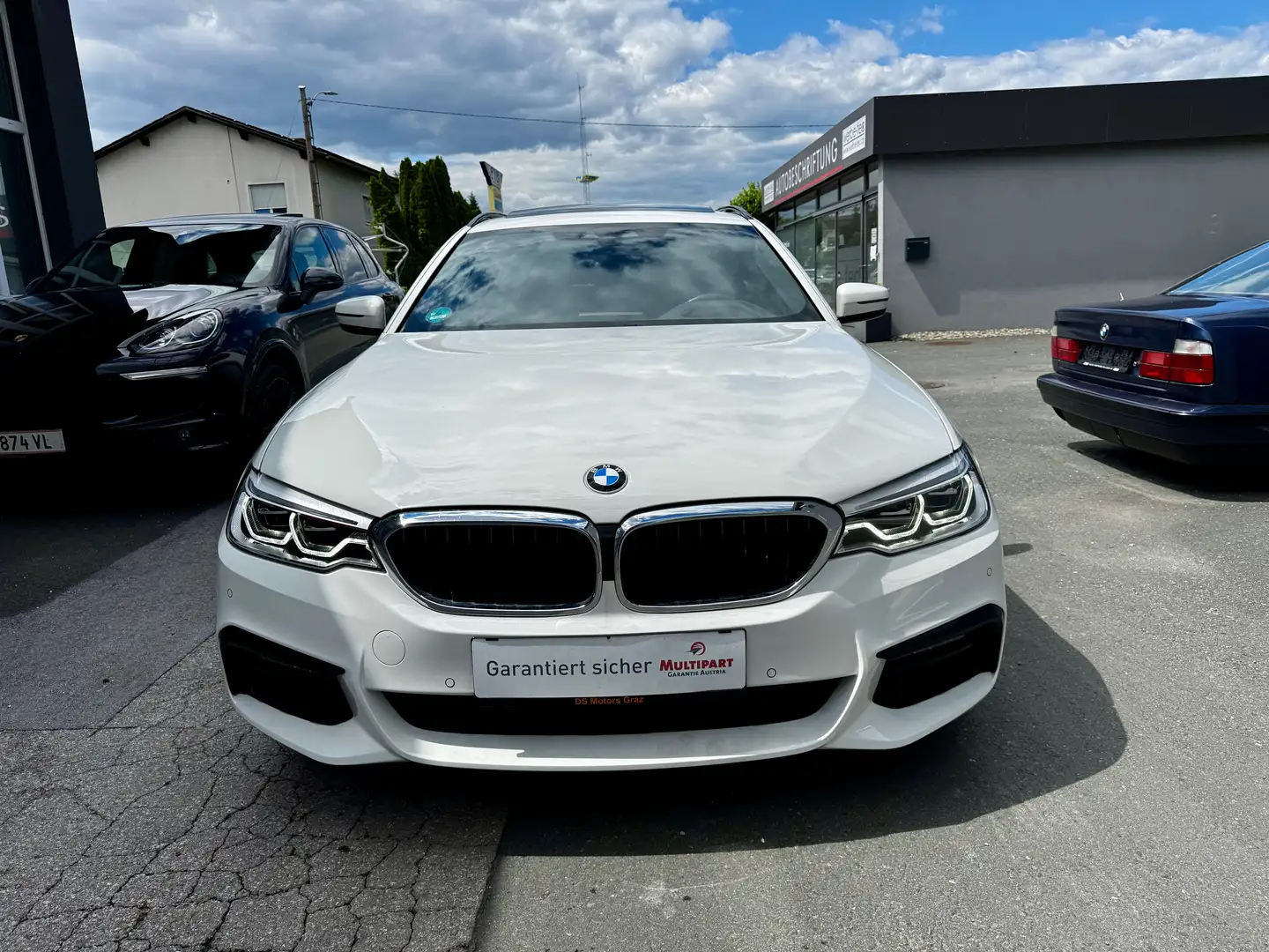BMW 520 d Touring Aut. *M Sportpaket; PANO; DAP uvm.* Blanc - 2