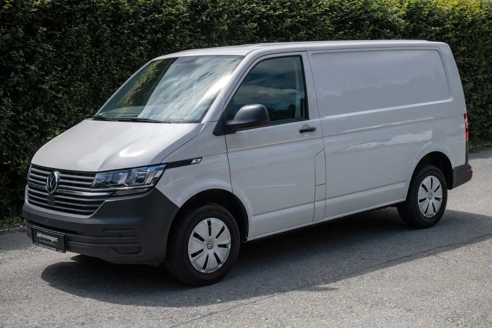 Volkswagen T6.1 Transporter FWD mit AHK, Parksensoren vo + hi, Klima Blanc - 1