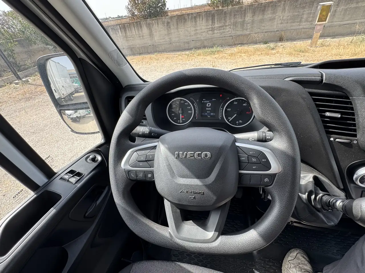 Iveco Daily 2022 — фото 14
