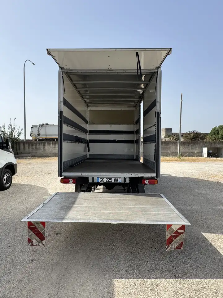 Iveco Daily 2022 — фото 20