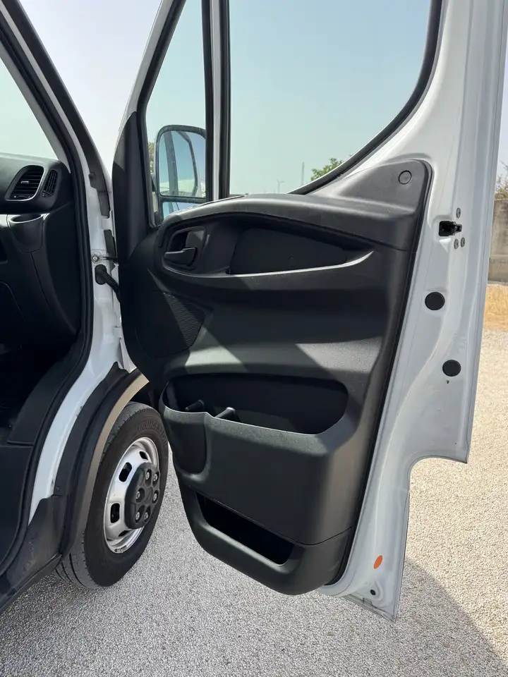 Iveco Daily 2022 — фото 16