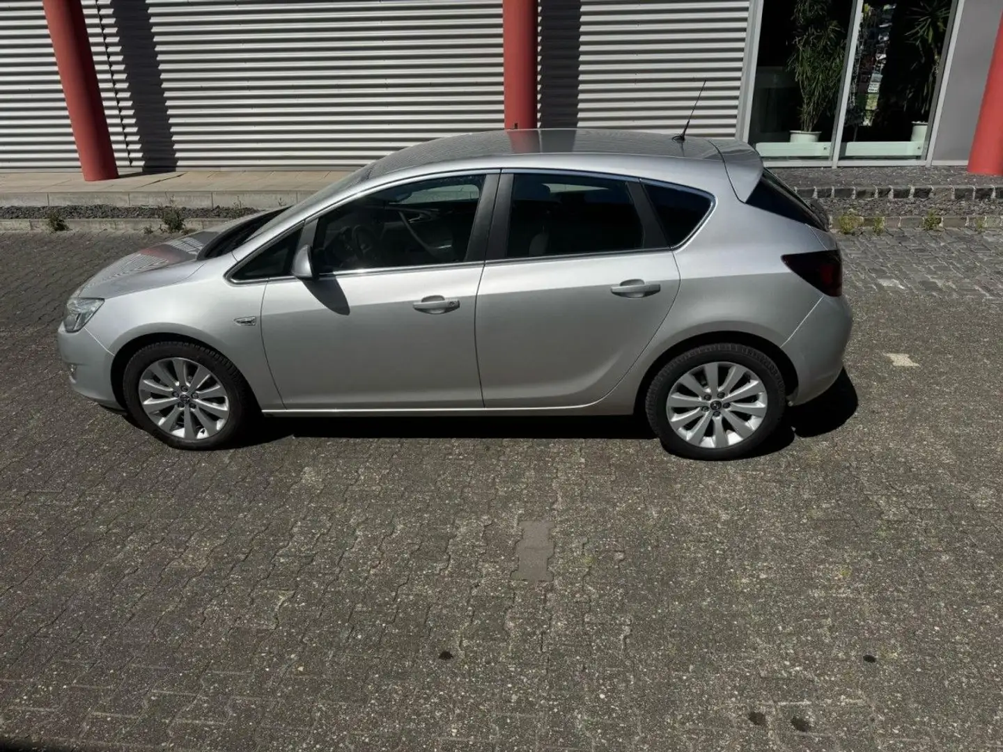 Opel Astra J Lim. 5-trg. Cosmo Klima Fenster el. Silber - 2