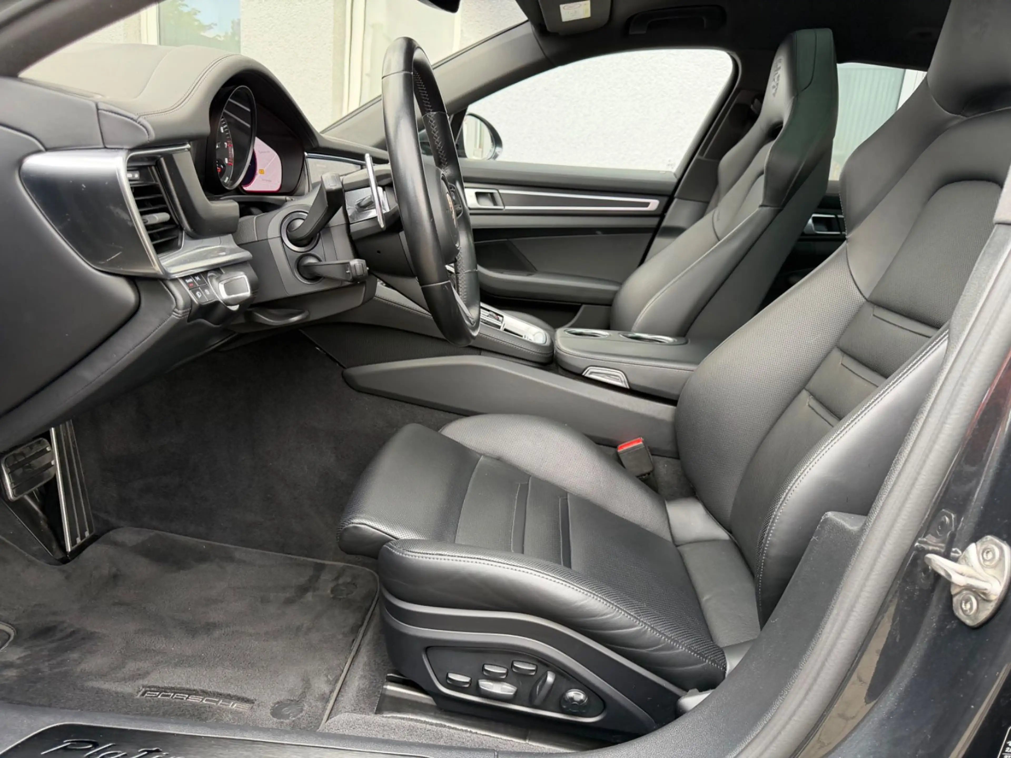 Porsche Panamera Sport Turismo 4 E-Hybrid Platinum Editi — photo 13