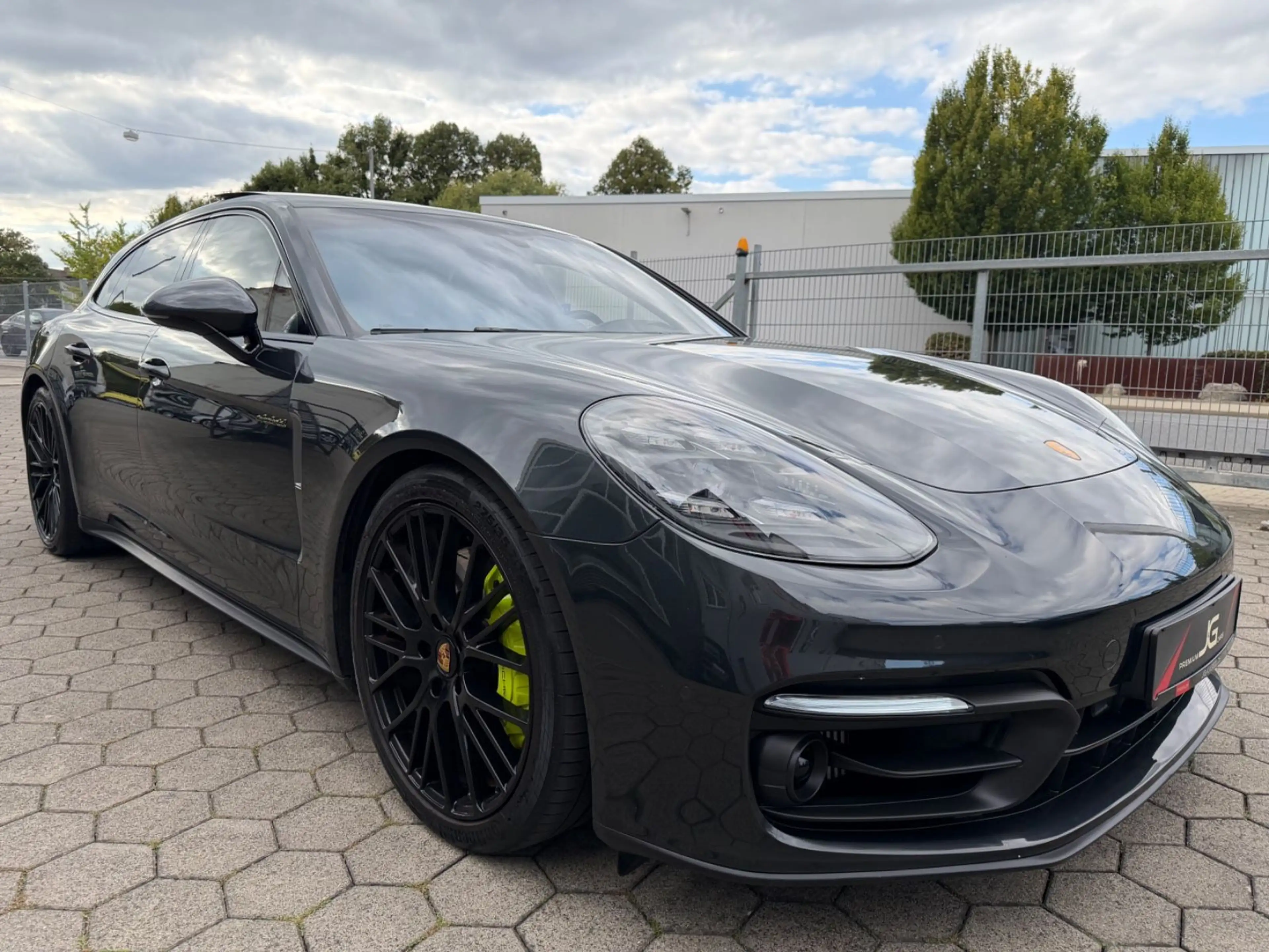 Porsche Panamera Sport Turismo 4 E-Hybrid Platinum Editi — photo 4