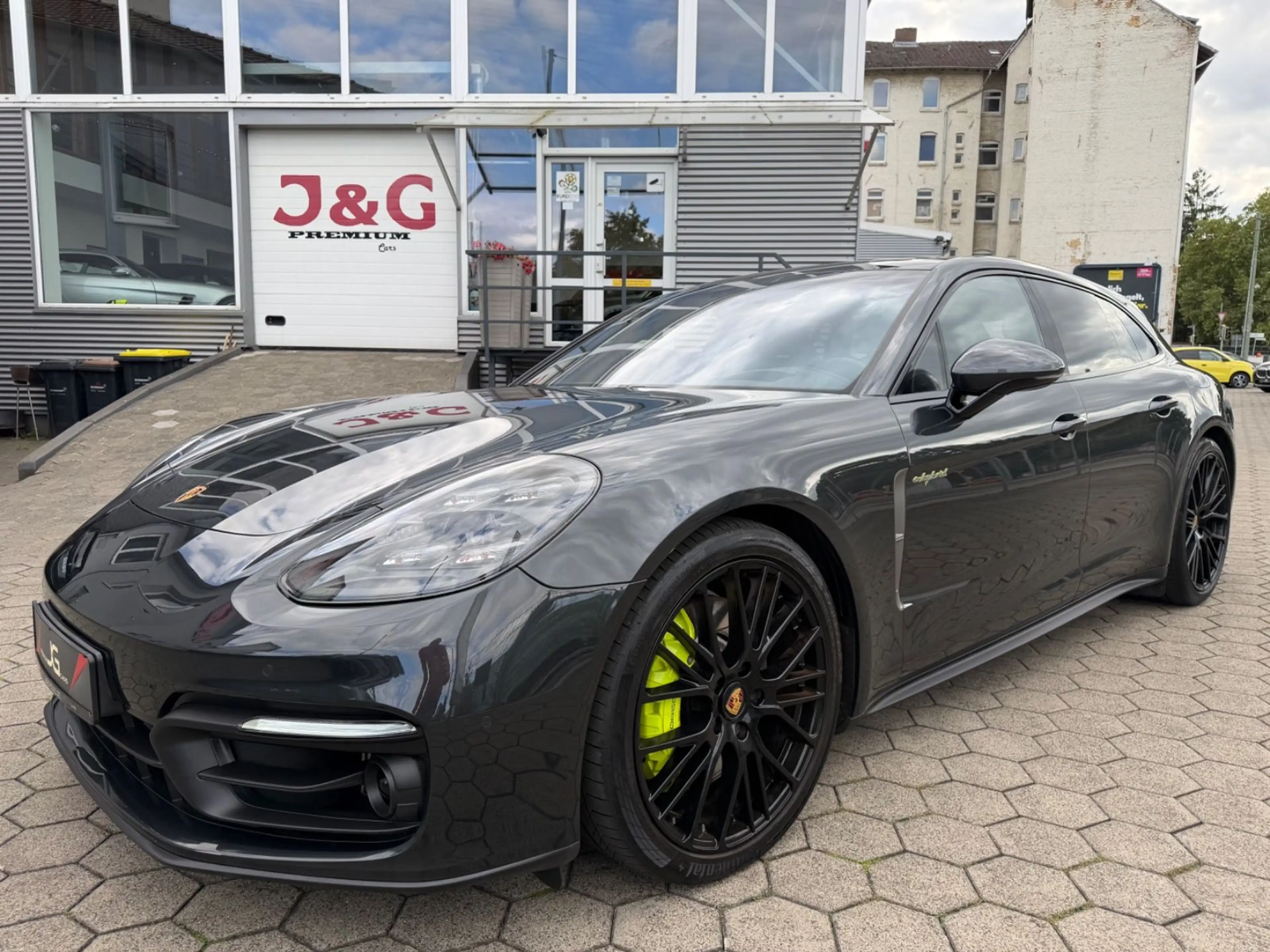 Porsche Panamera Sport Turismo 4 E-Hybrid Platinum Editi — photo 2