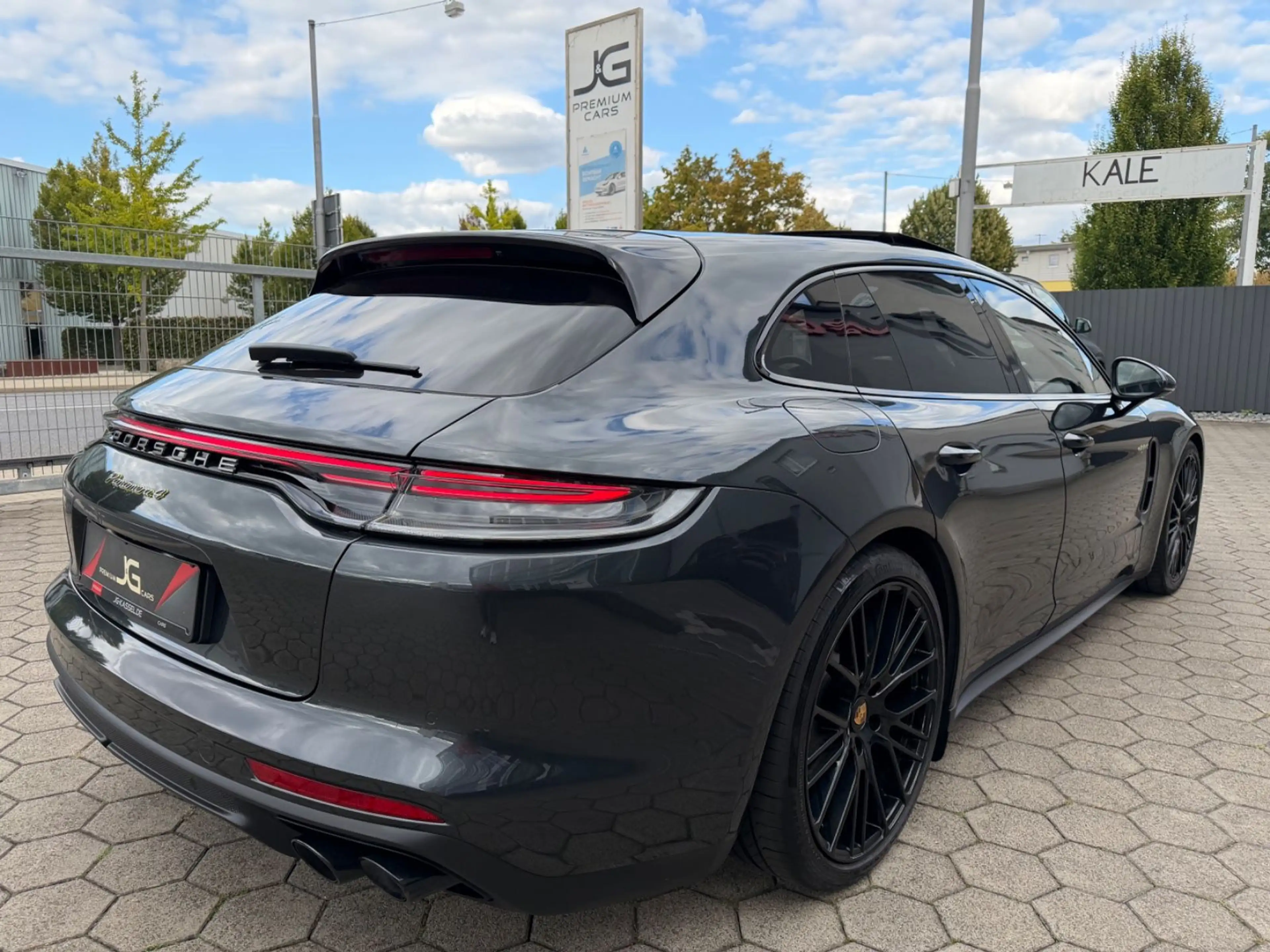 Porsche Panamera Sport Turismo 4 E-Hybrid Platinum Editi — photo 3