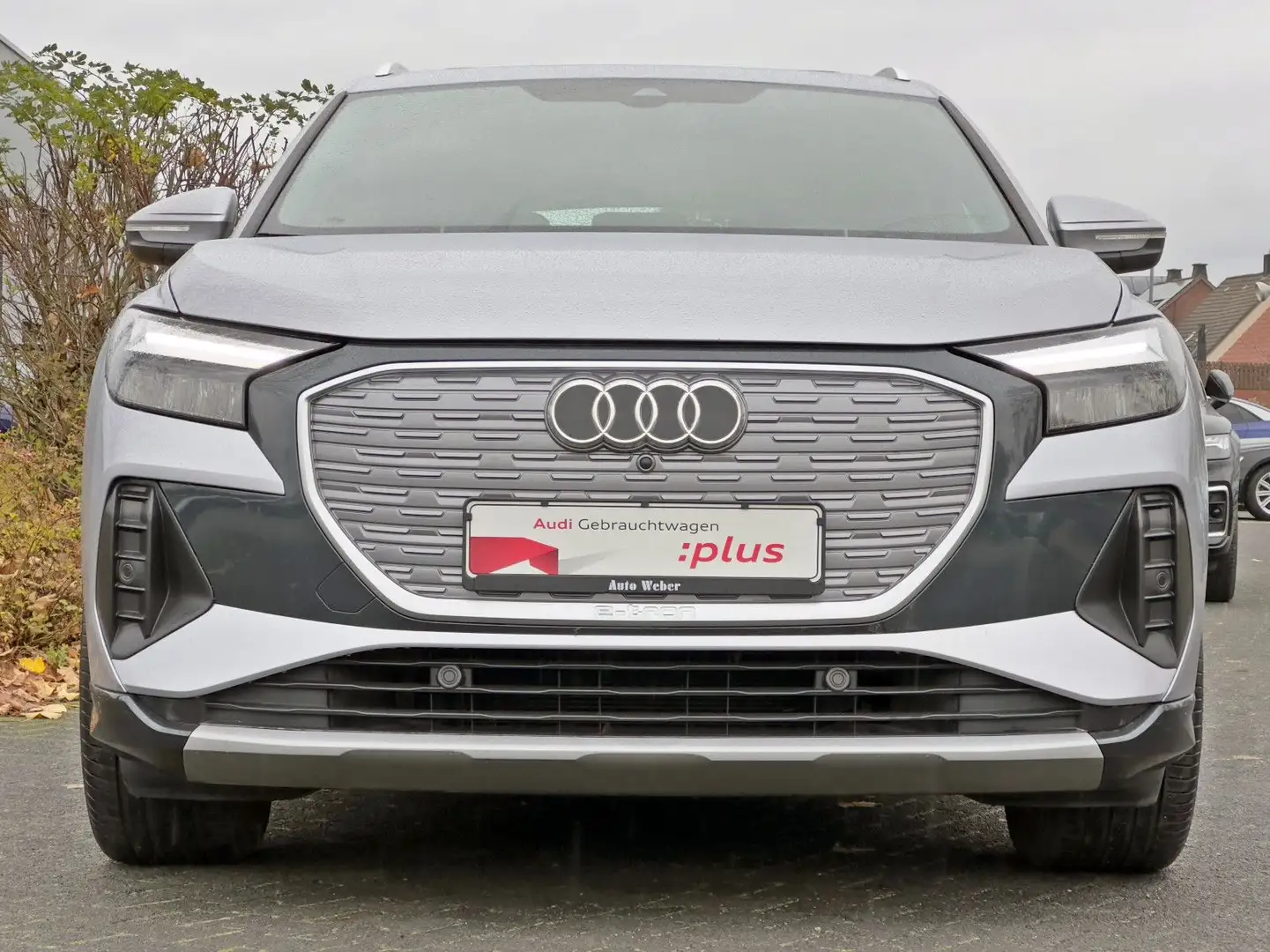 Audi Q4 e-tron 35 PANO NAV+ APS+ LEDER SITZHZ VC Silber - 2