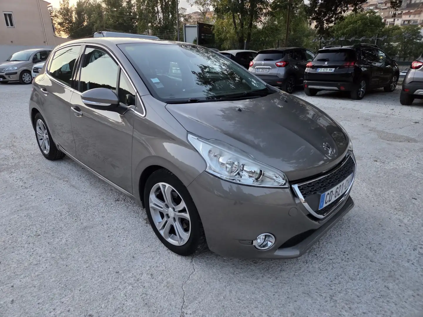 Peugeot 208 Allure Gris - 1