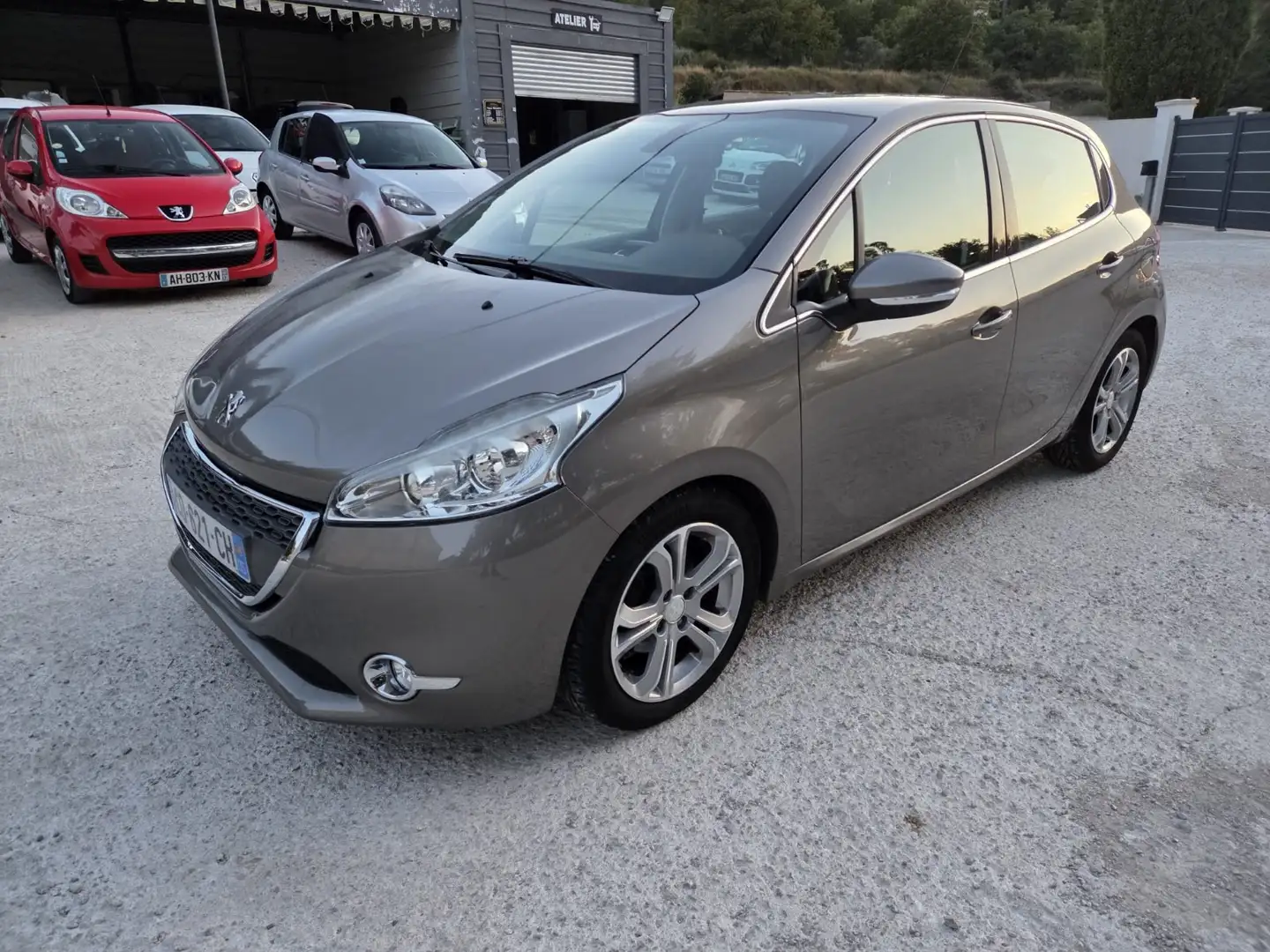Peugeot 208 Allure Gris - 2