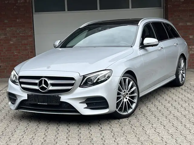 Mercedes-Benz E 200 AMG Panorama HeadUp Burmester
