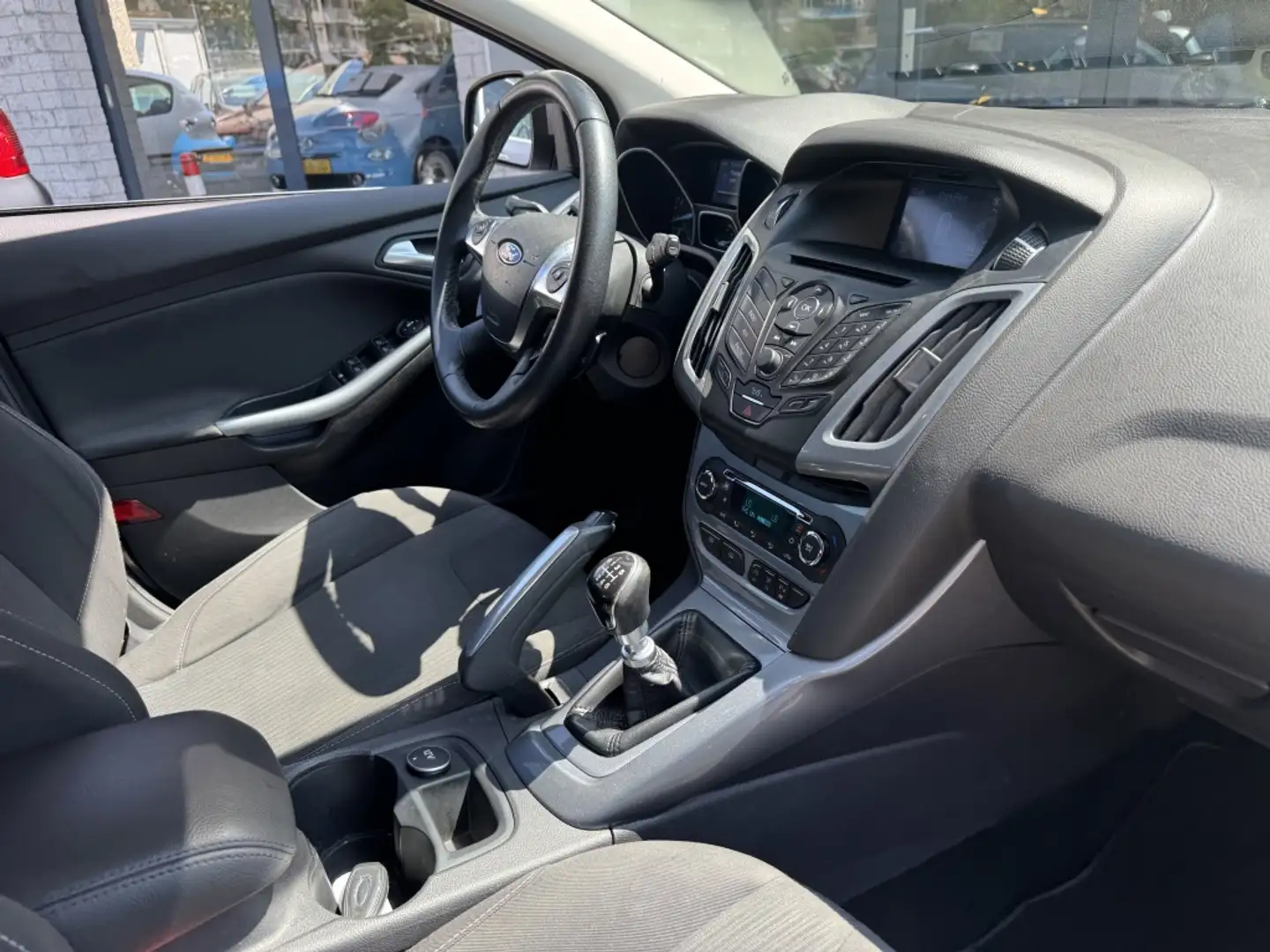 Ford Focus 1.6 EcoB. Titanium Trekhaak Navi Beurt Marrón - 2