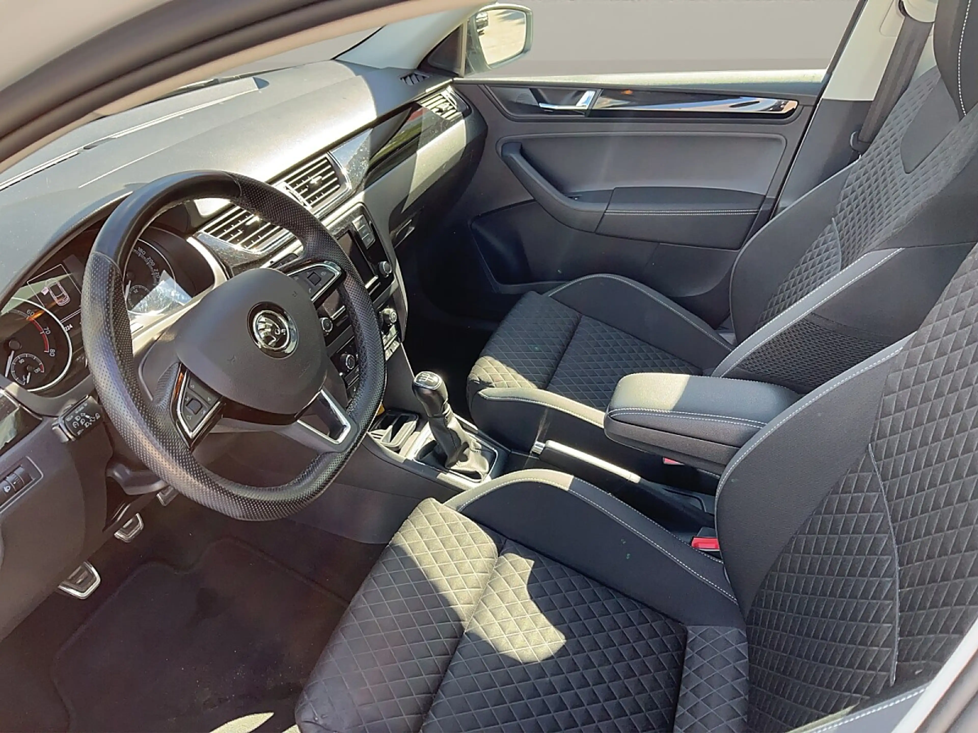 Skoda Rapid/Spaceback Rapid Spaceback 1,0 TSI Sport — photo 6