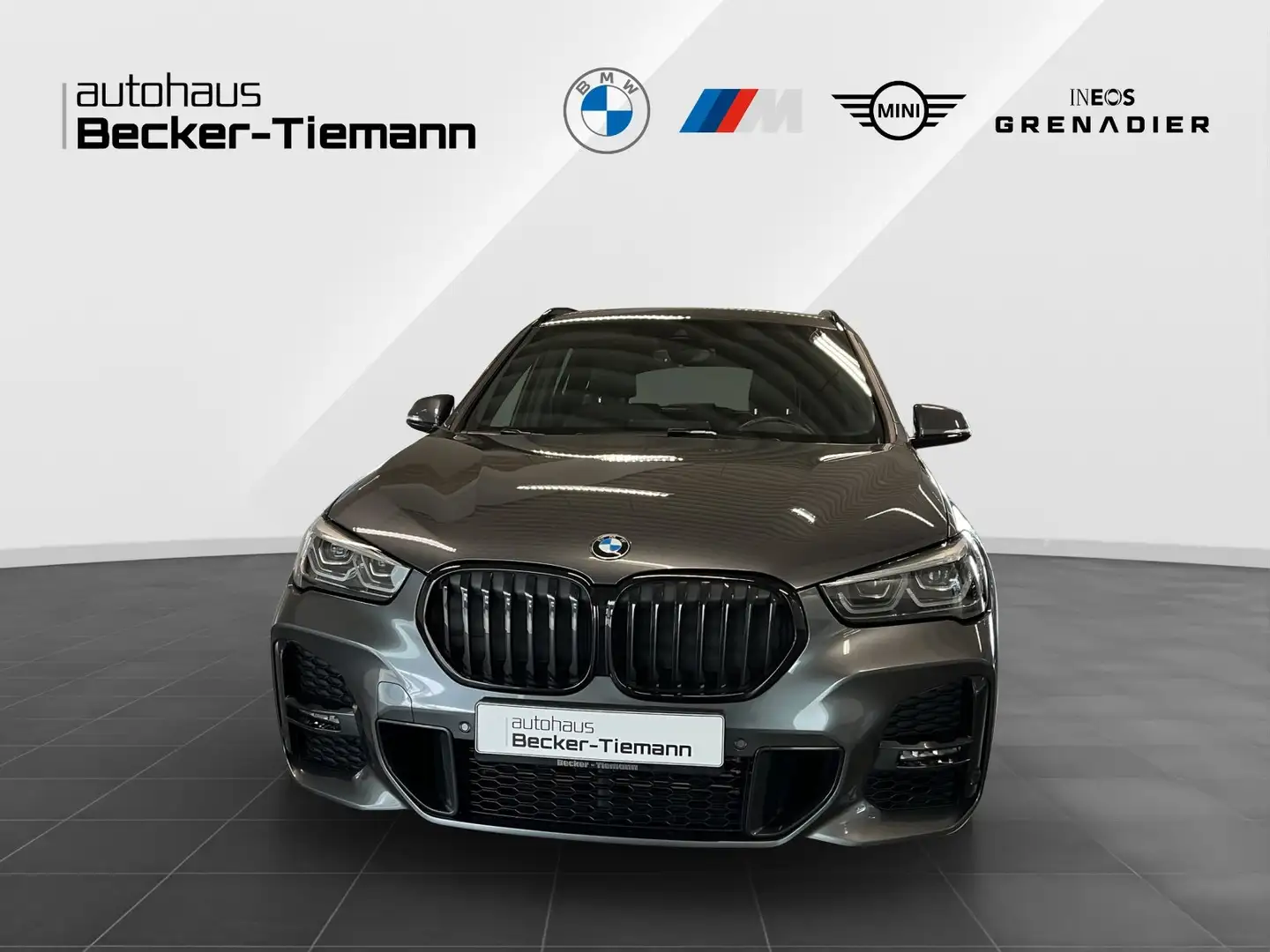 BMW X1 xDrive25i M Sport | HUD | Pano | LED Grijs - 2